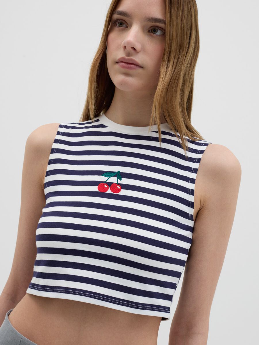 White and blue cropped tank top with embroidery_2