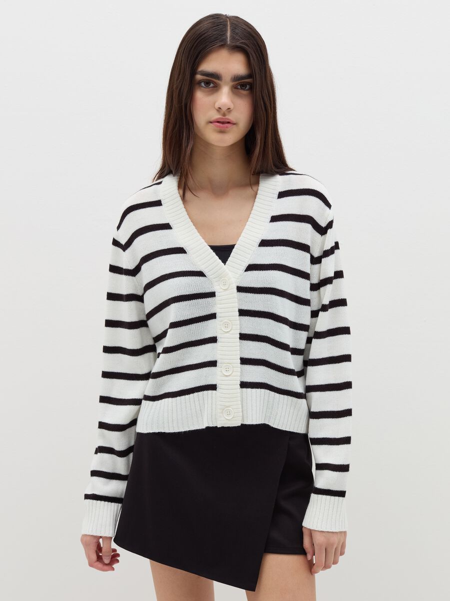 Cardigan fantasia a righe con scollo a V_0
