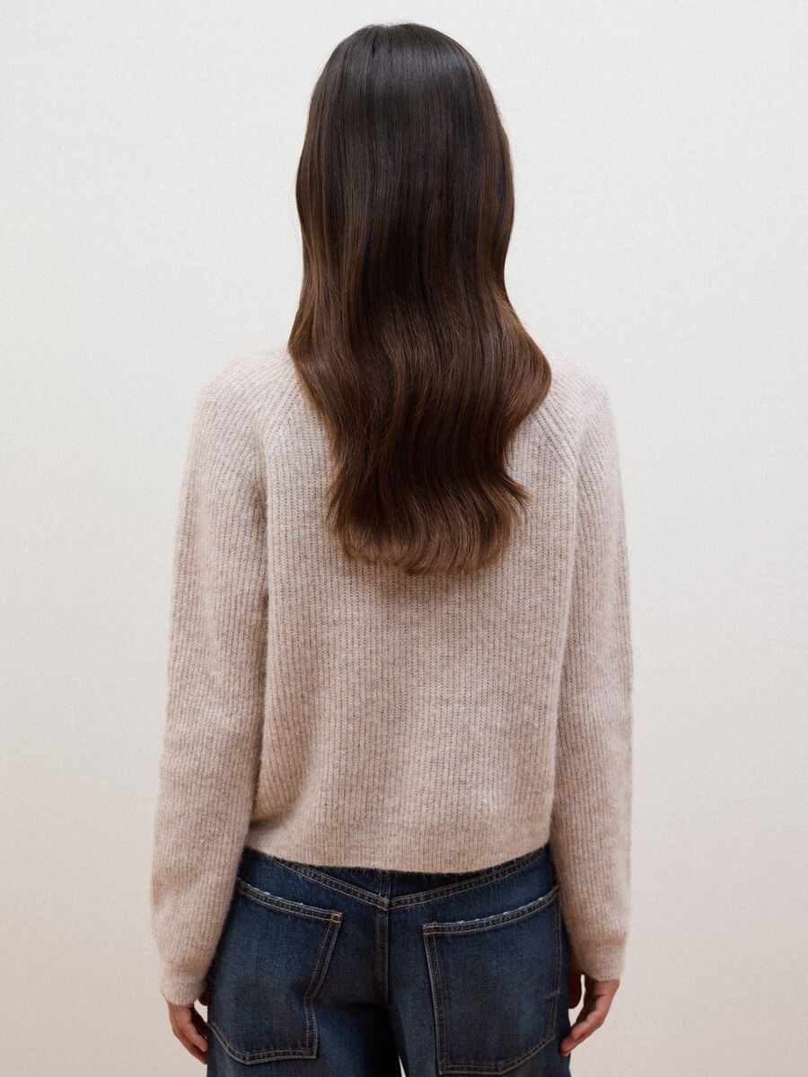 Beige crew-neck cardigan in stretchy wool and alpaca, regular fit_3