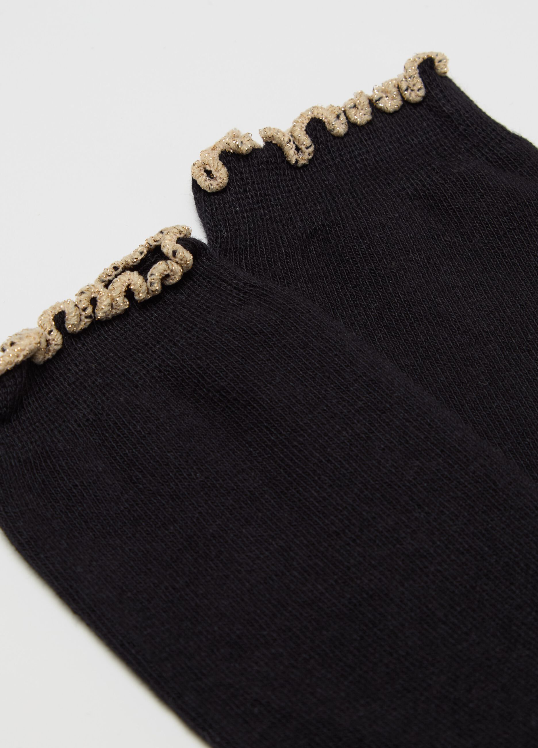 Two-pair pack short socks with wavy edging
