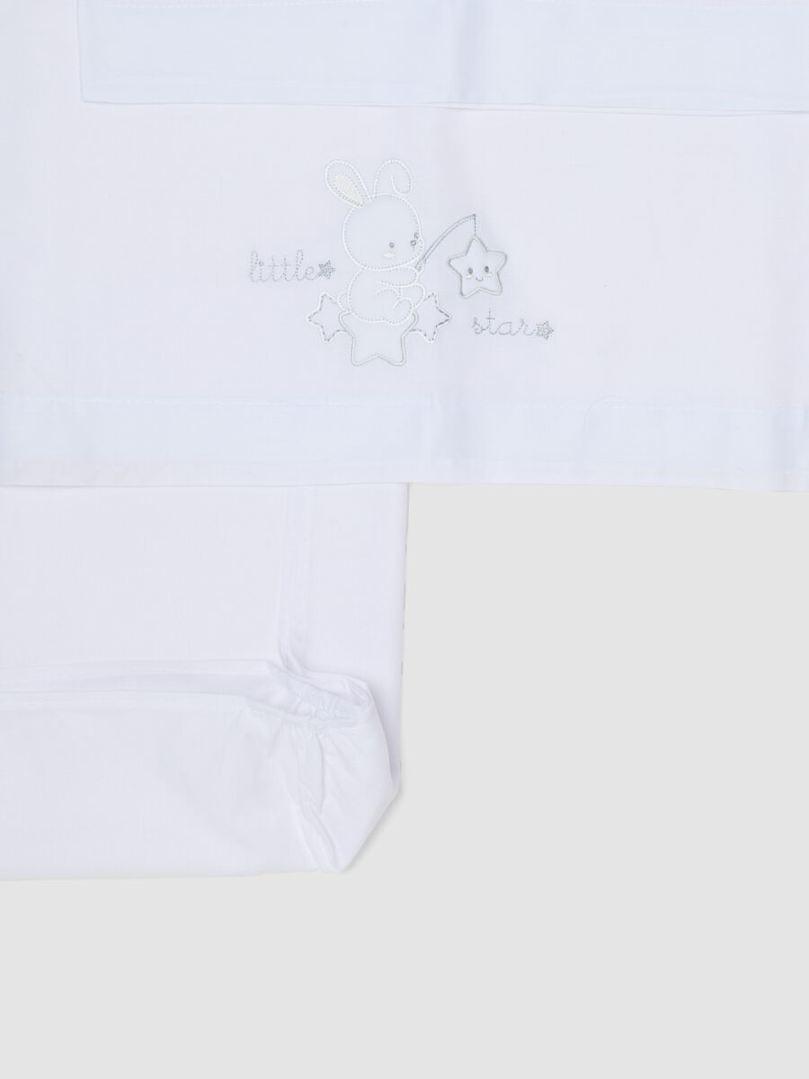 Lenzuolino in puro cotone bianco da neonato con ricami_2