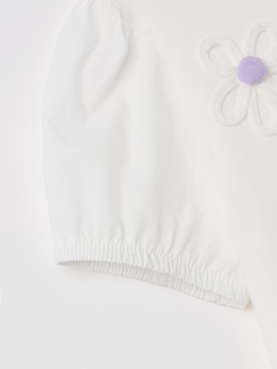 T-shirt with flowers application and pompoms_3