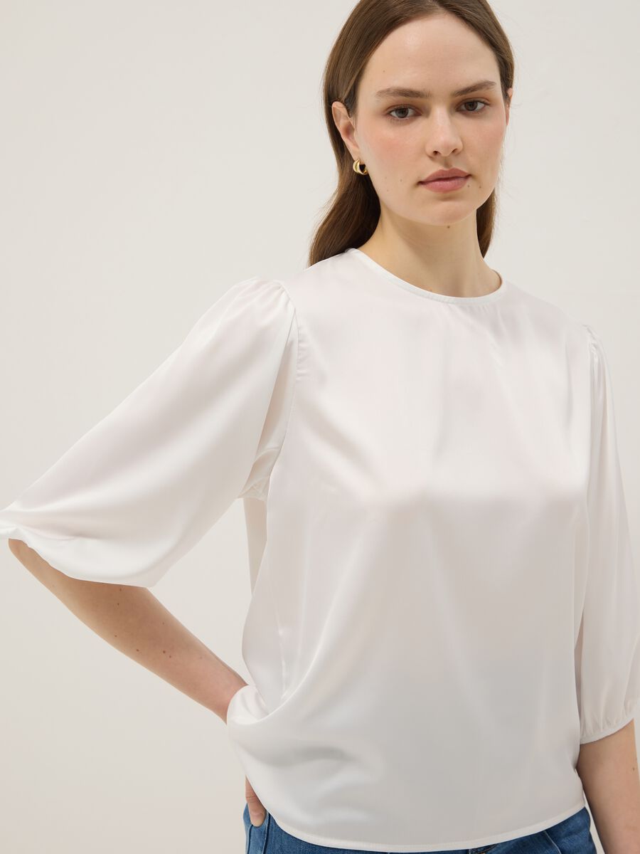 White long-sleeve top with wide sleeves_0
