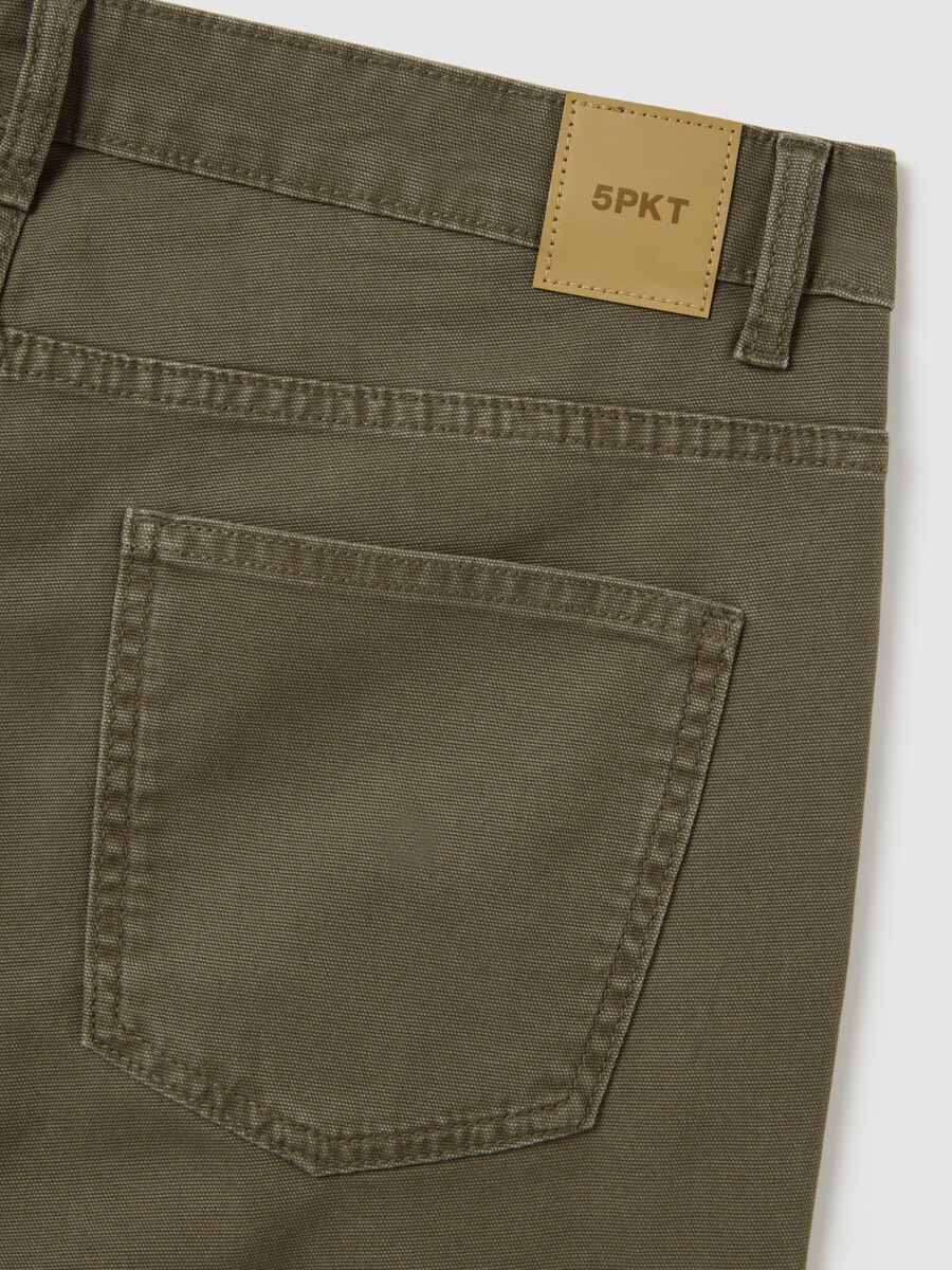 Green stretch cotton slim fit trousers_5