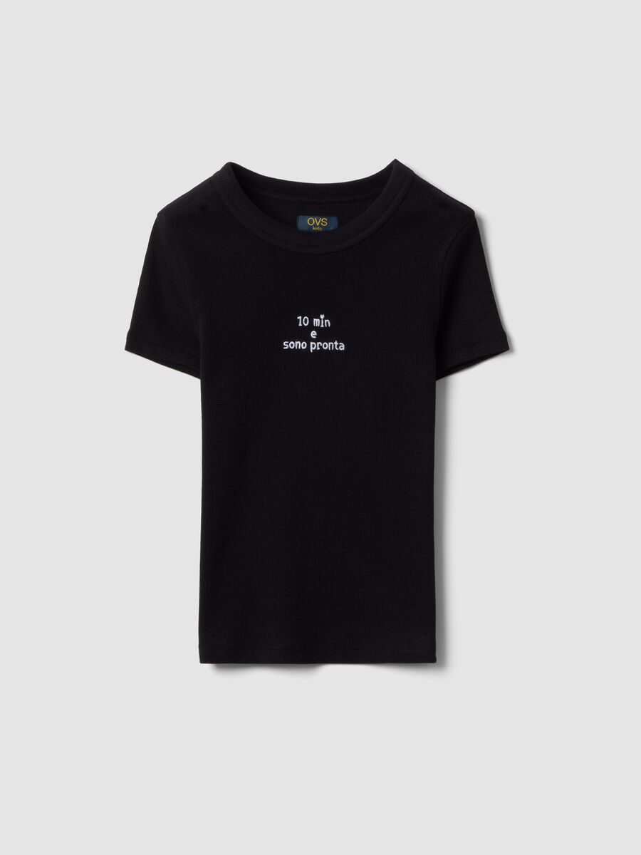 T-shirt fitted in cotone elasticizzato nera da ragazza con frase_3