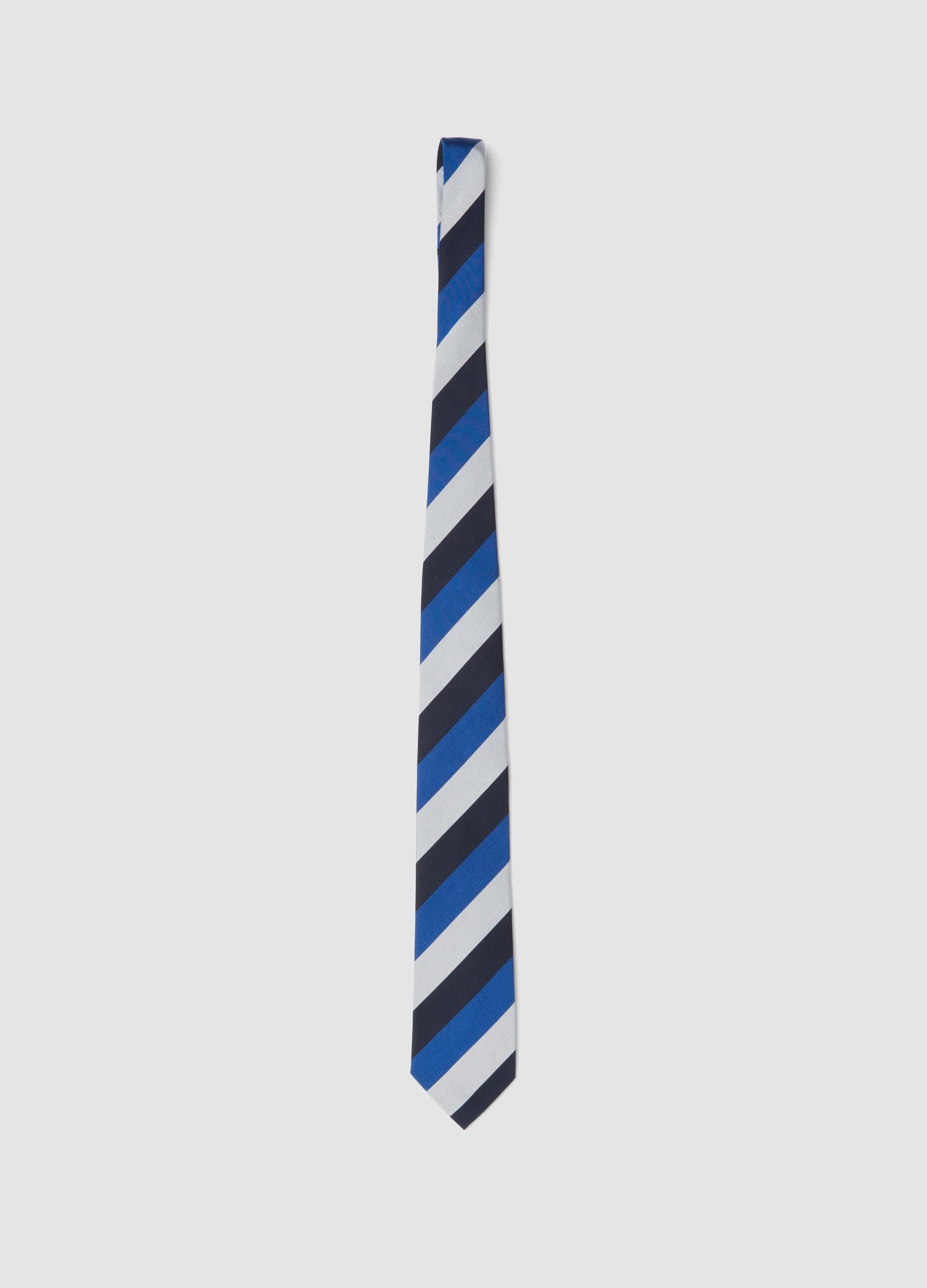 Cravatta blu in pura seta a righe diagonali