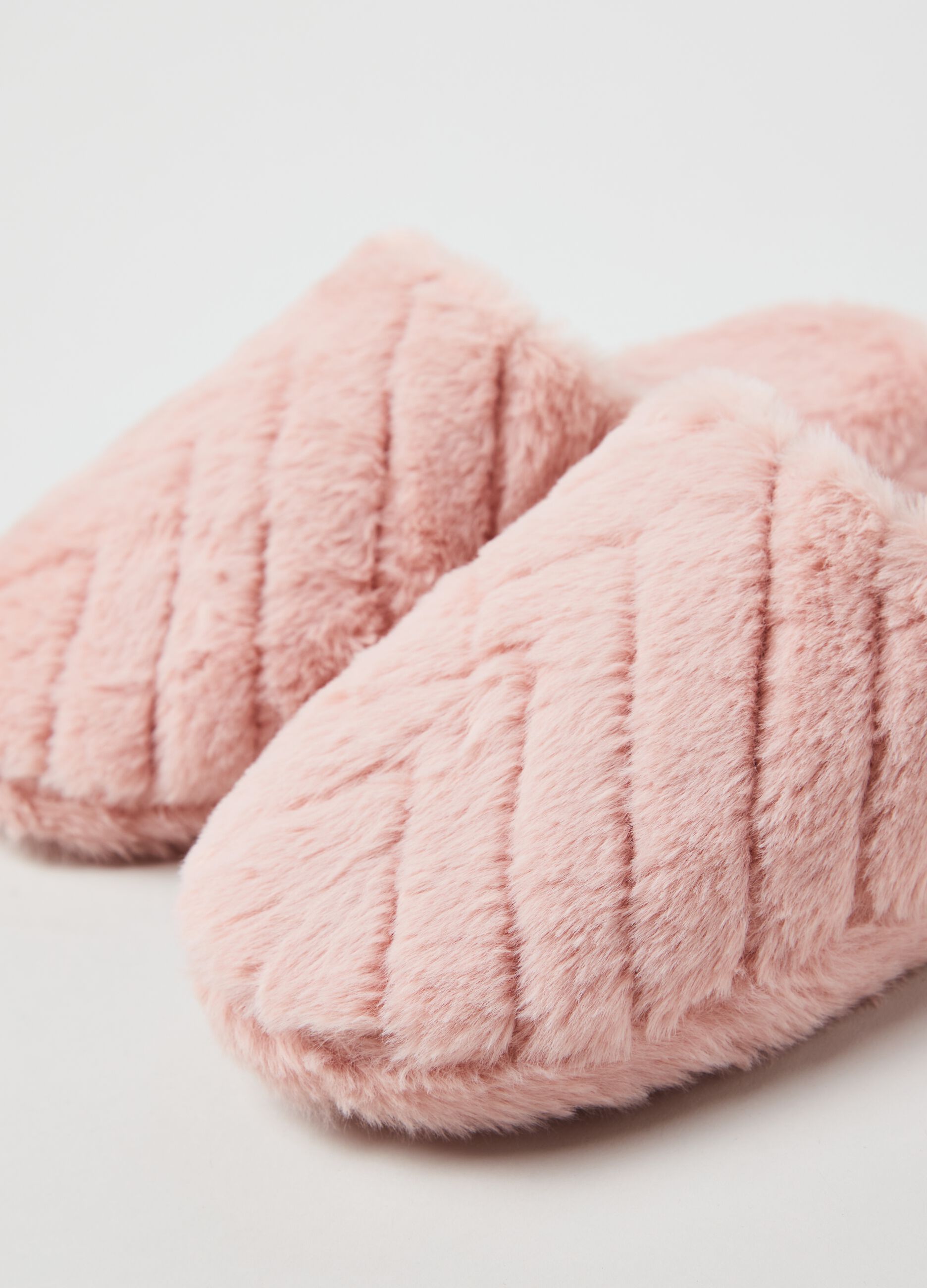 Pantofole in eco pelliccia_1