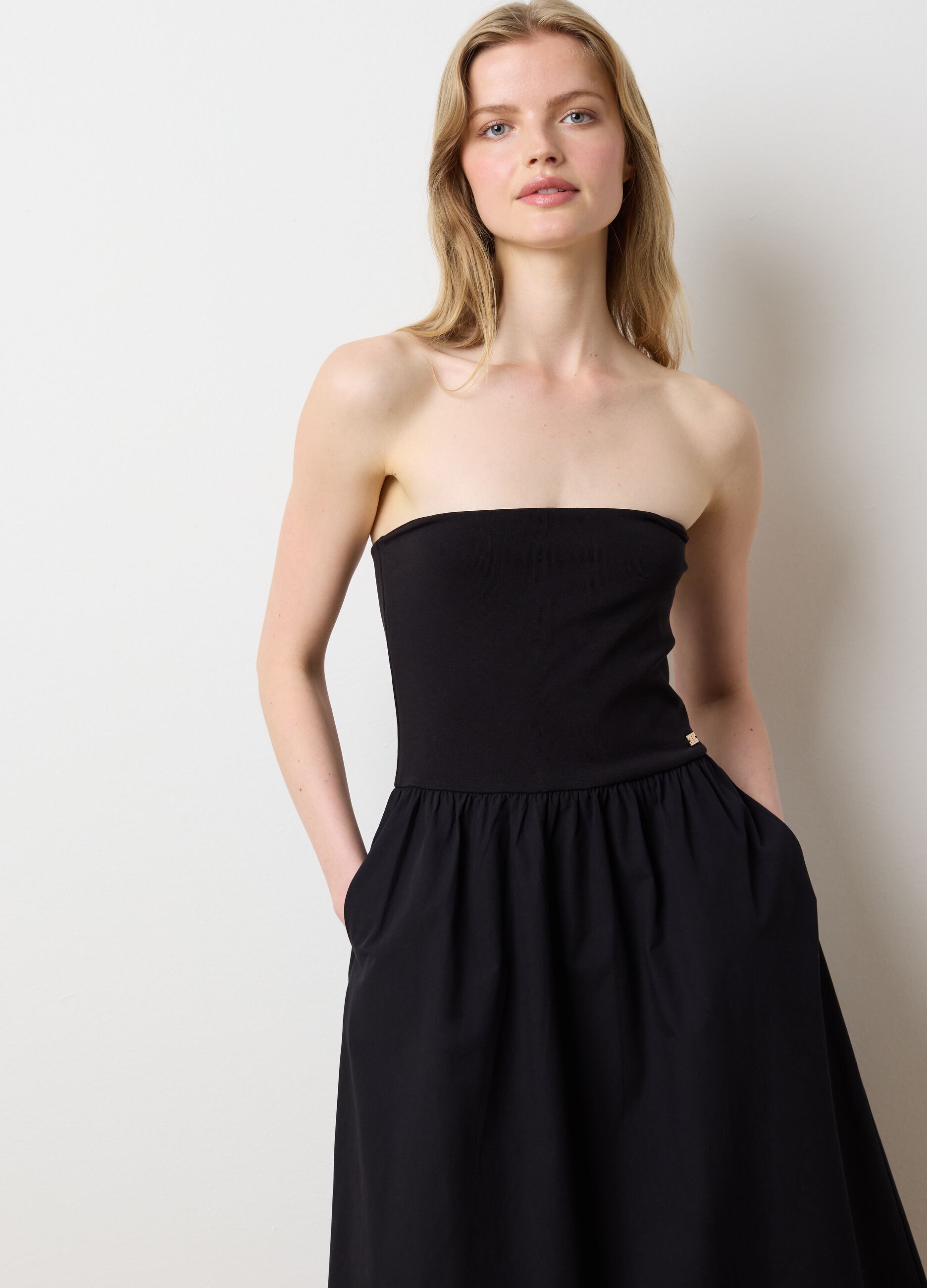 Vestito lungo con top a fascia nero