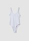 Body grigio in cotone elasticizzato a costine con scollo ampio_4