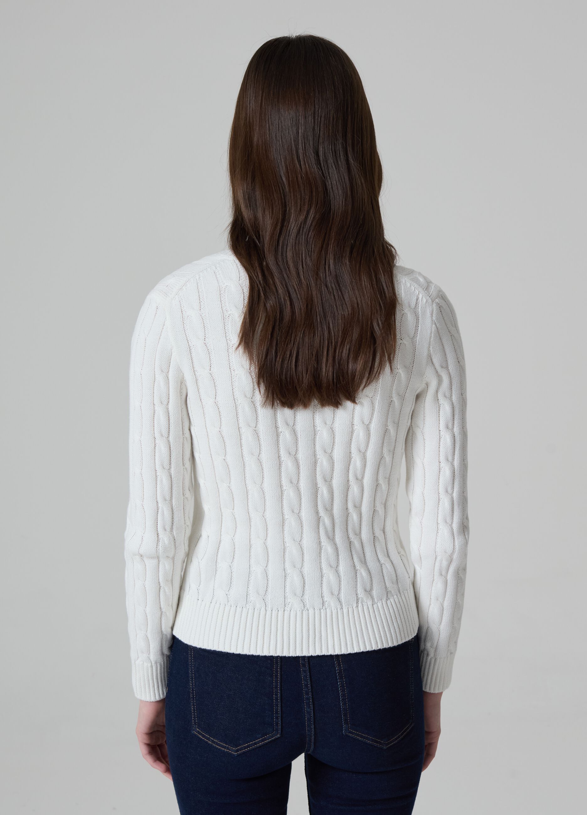 Pullover with cable design and V neck