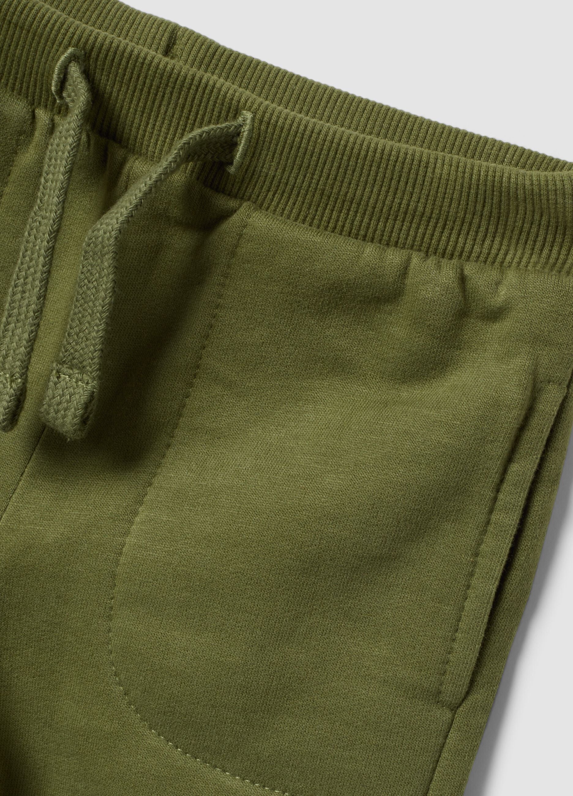 Completo beige e verde in puro cotone organico