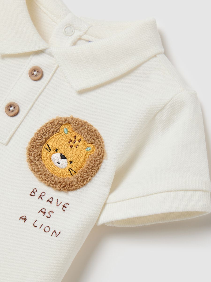 Newborn set with white t-shirt and khaki shorts_2