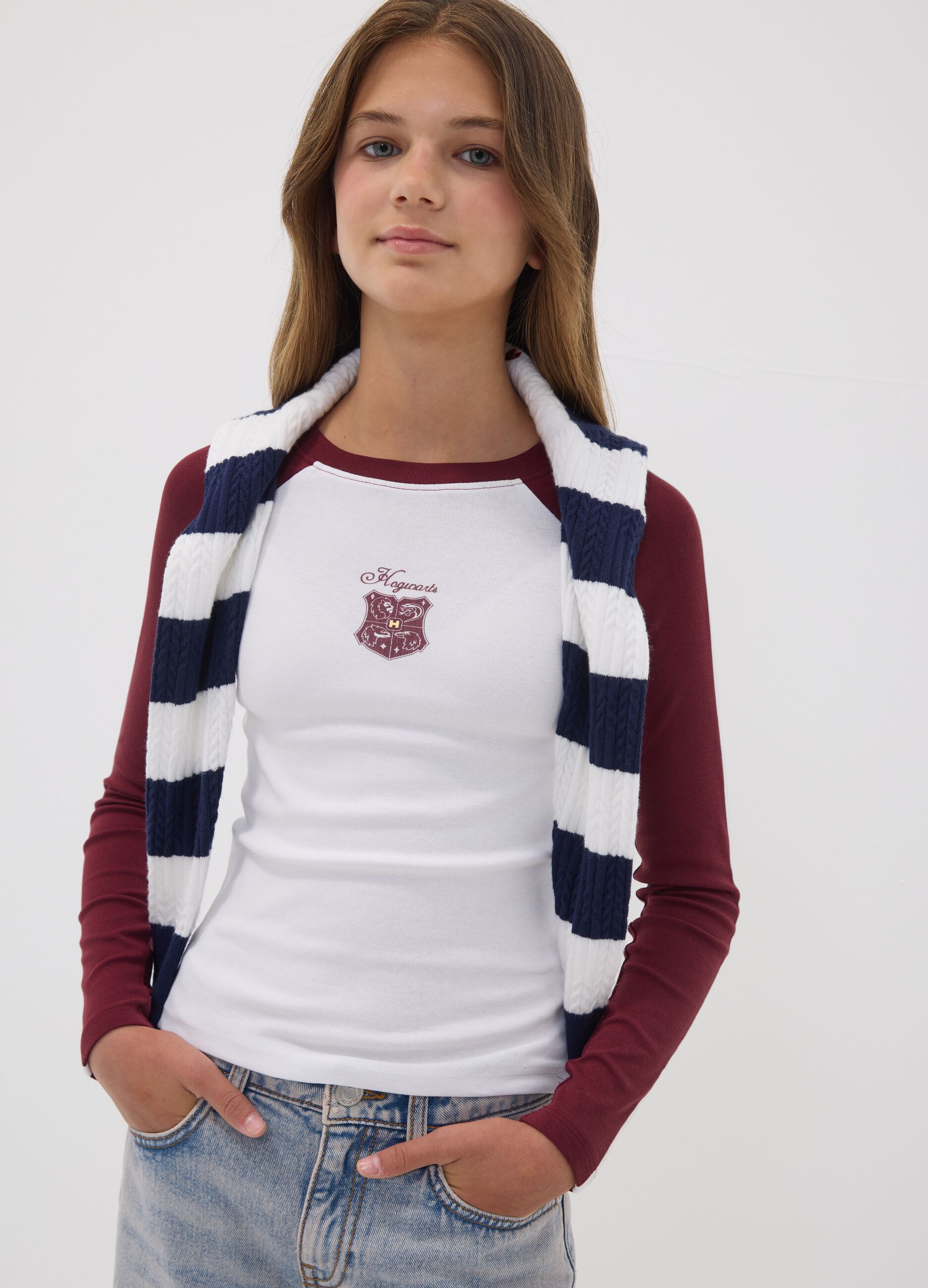 White stretch cotton girls&rsquo; T-shirt with Hogwarts crest