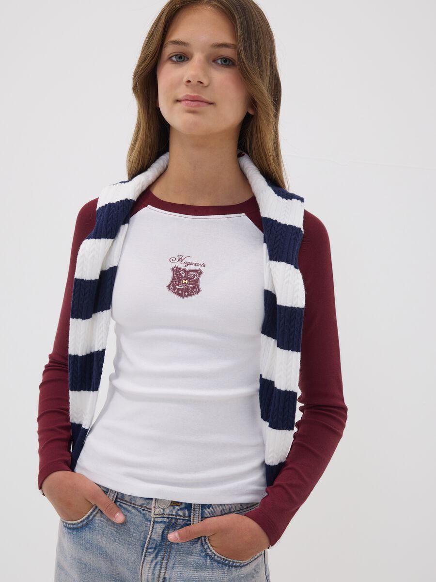 T-shirt bianca in cotone elasticizzato con stemma Hogwarts per ragazza_0