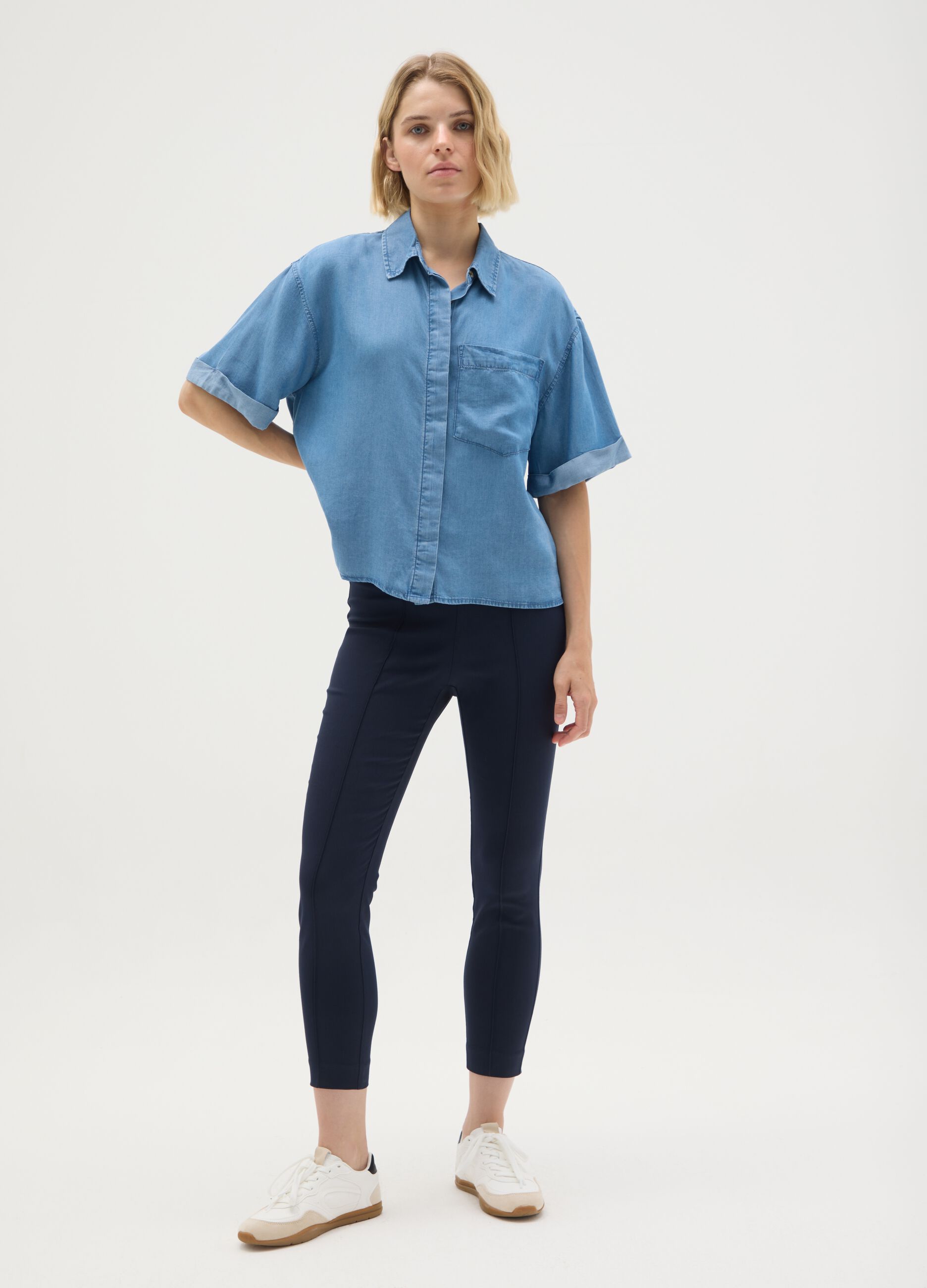 Women's blue viscose blend regular fit trousers