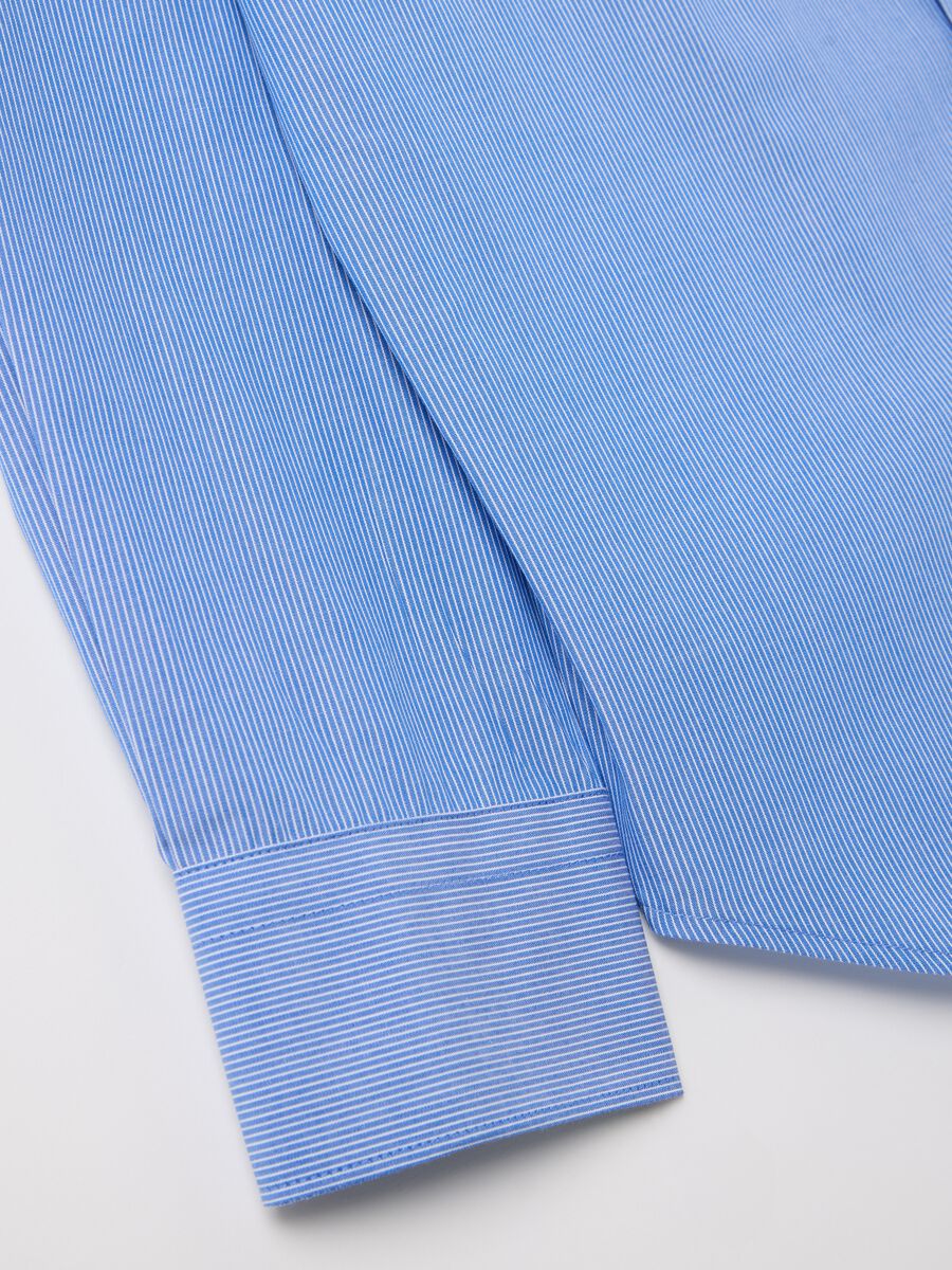 Slim-fit easy-iron shirt with thin stripes_5