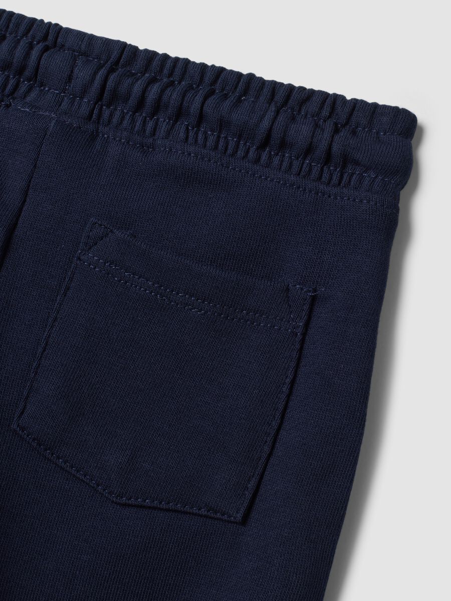Pantaloni jogger blu in puro cotone con stampa cagnolino per bimbo_3