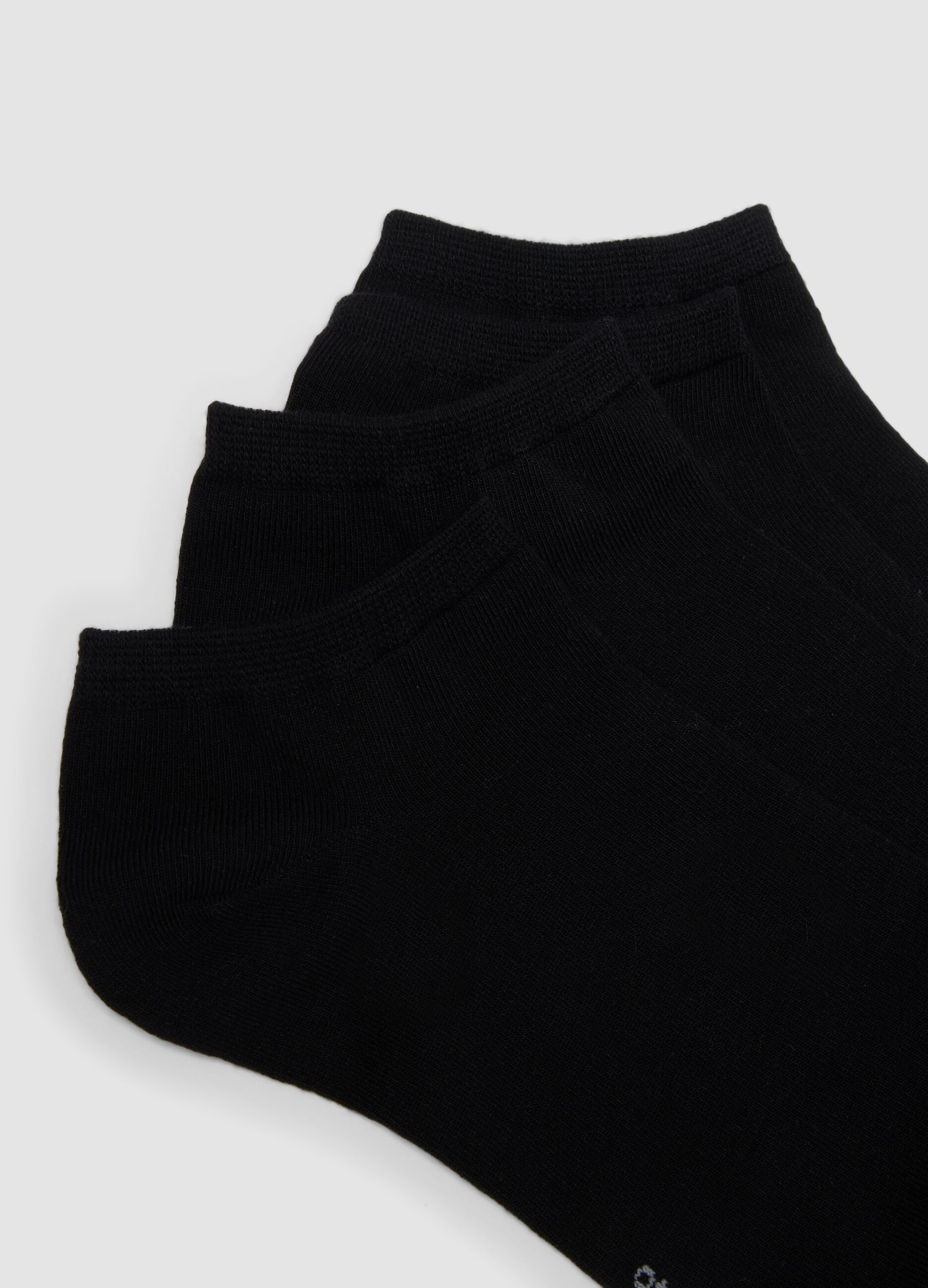 3-pack of black ankle sports socks in stretch fabric