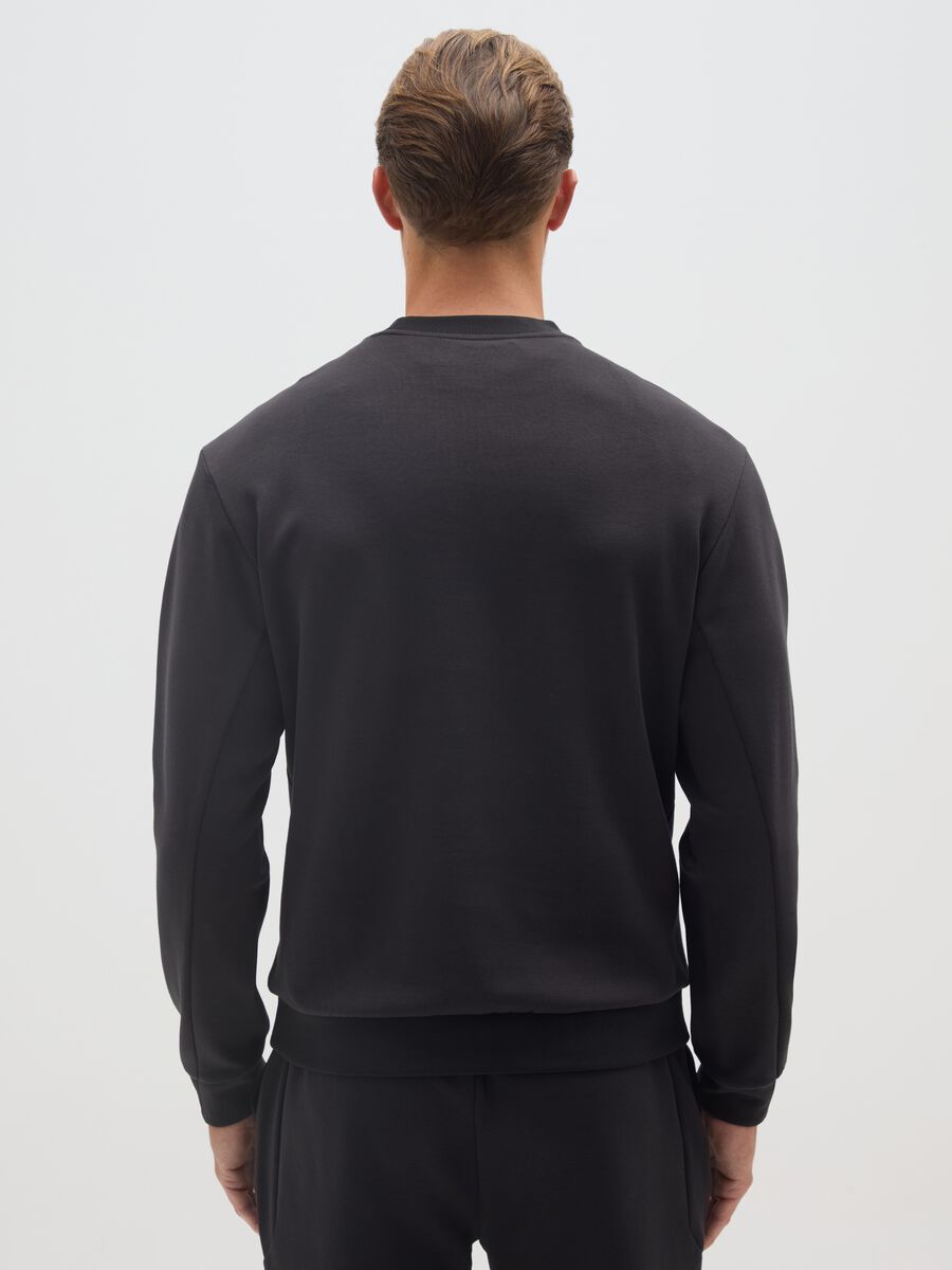 Black cotton blend sweatshirt with front pocket_2