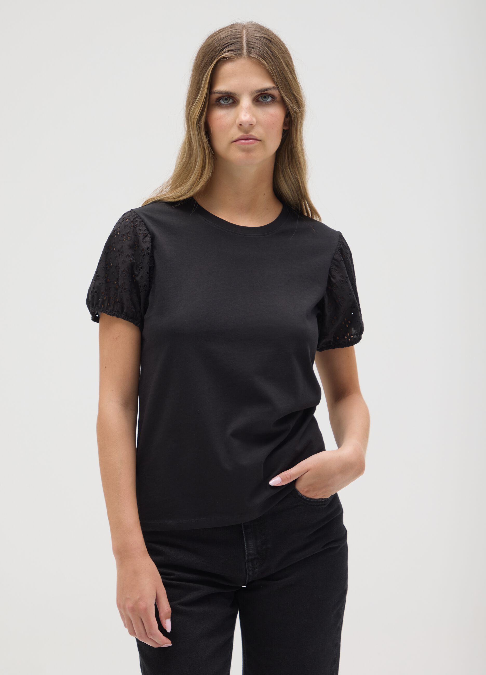 Women's black regular fit pure cotton T-shirt