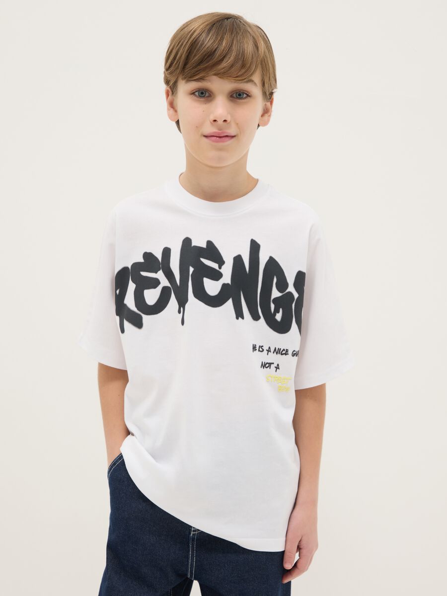 T-shirt in puro cotone bianco da ragazzo over fit con stampa_0