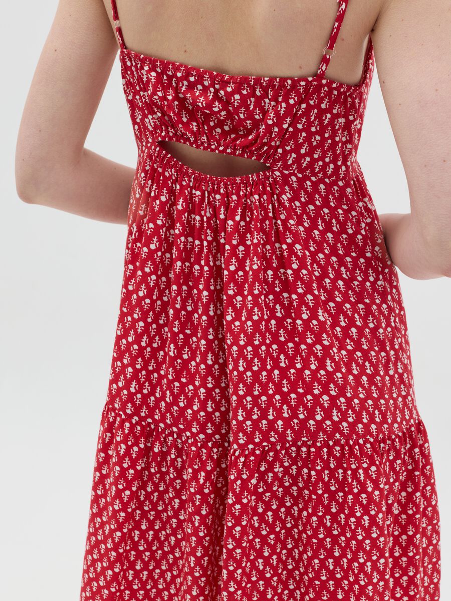 Red viscose dress with V neck and flounce_2