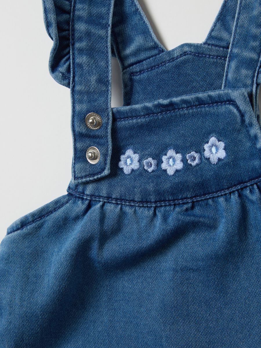 Denim dungarees with frills_2