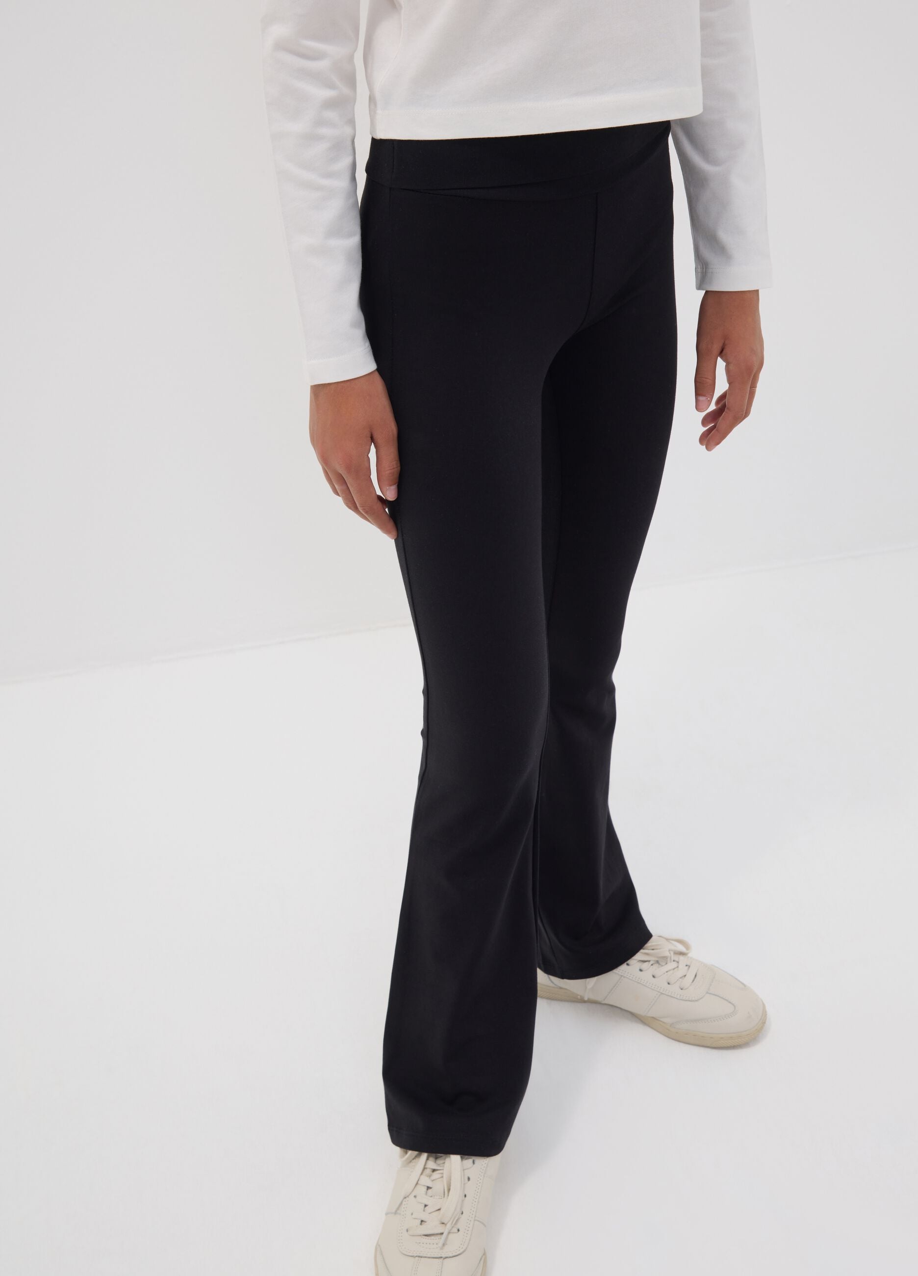 Girls&rsquo; black flared leggings in stretchy organic cotton