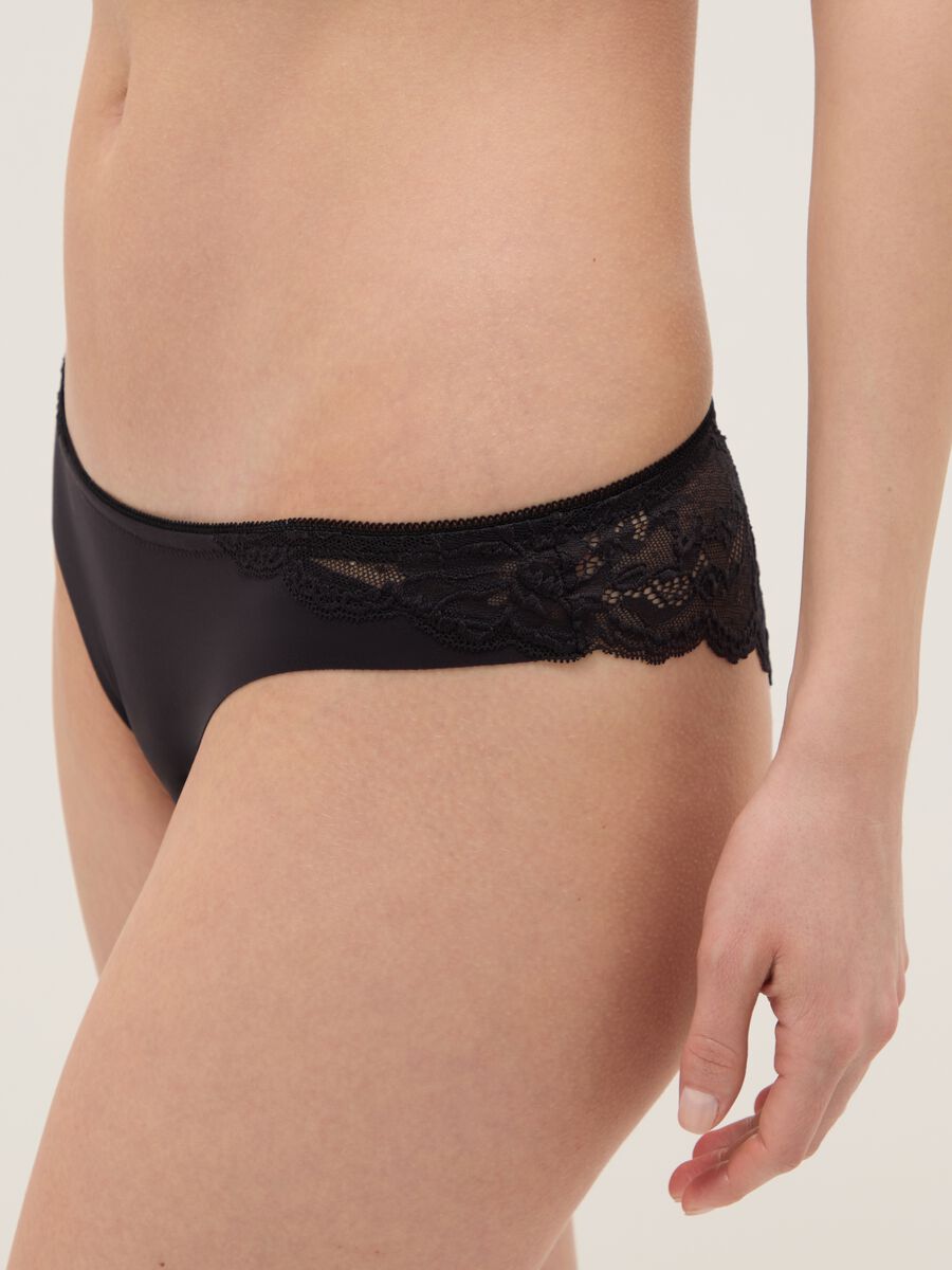 Black regular fit briefs with lace inserts_3