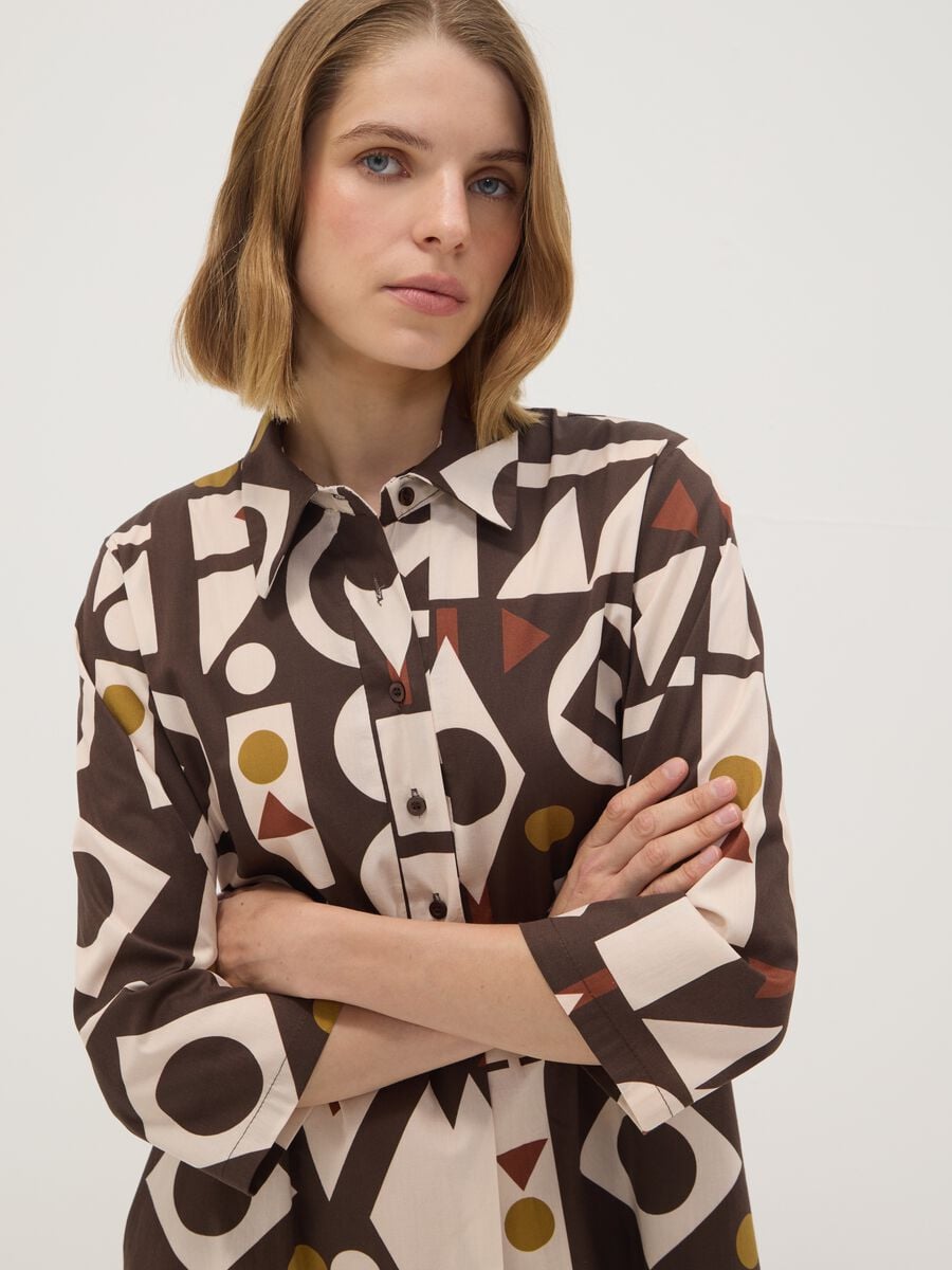 Abito marrone in cotone elasticizzato con fantasia geometrica regular fit_2