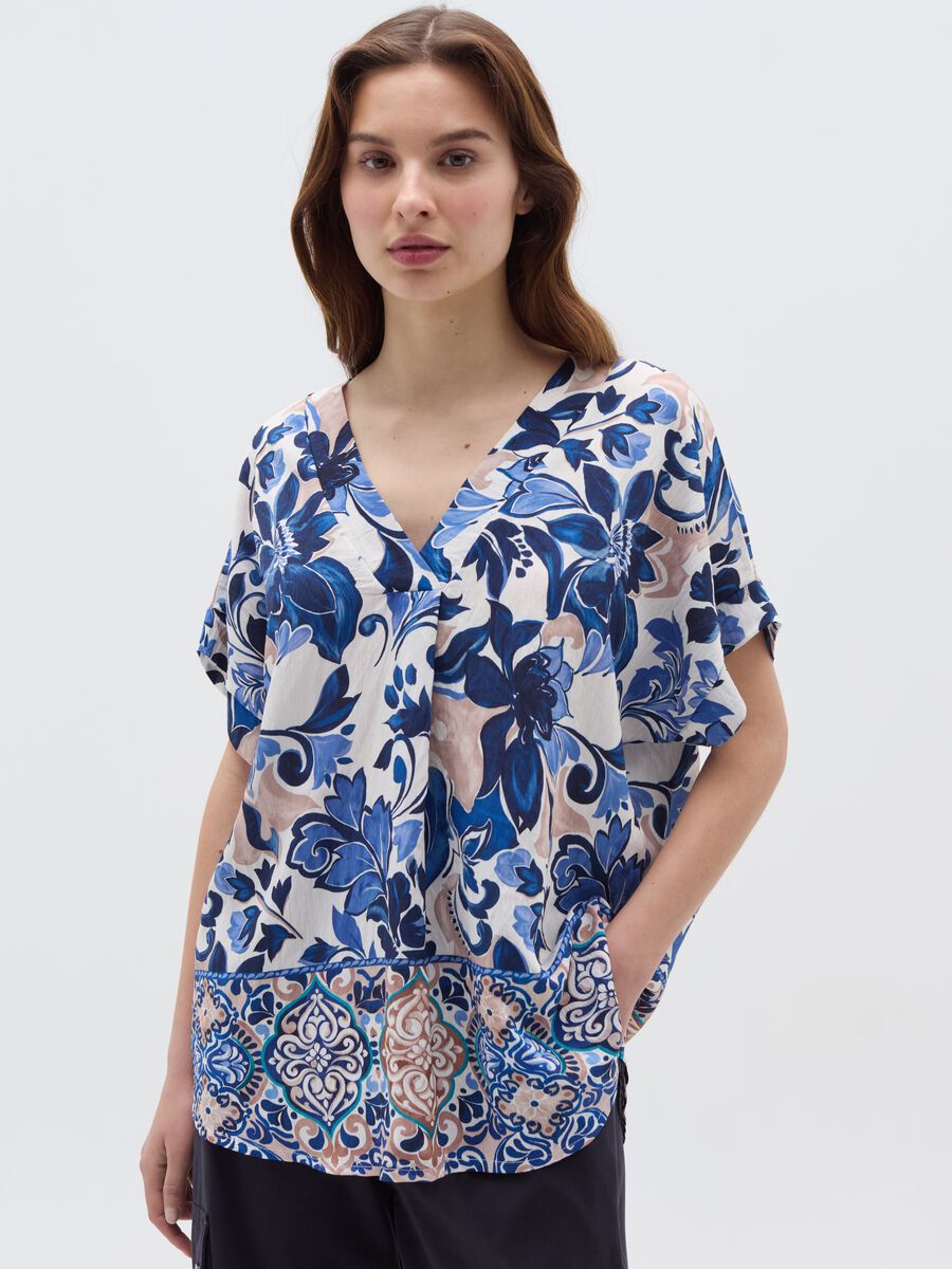 Blouse in floral crêpe with V neck_0