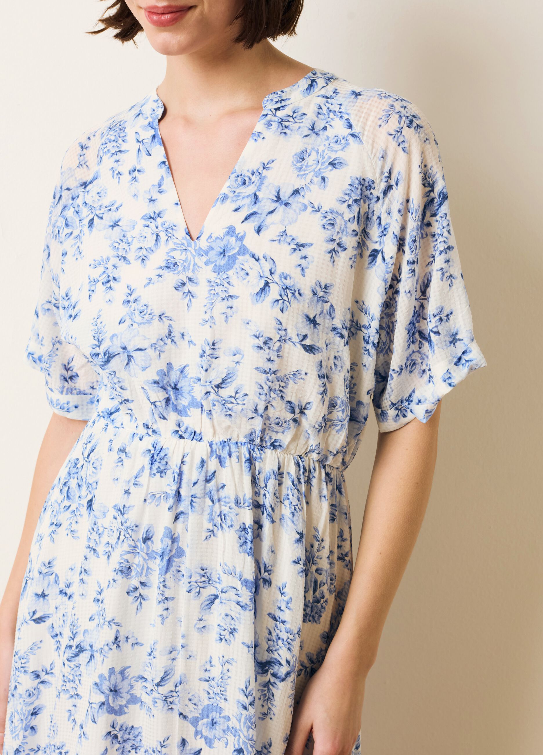 Vestito lungo floreale scollo a V
