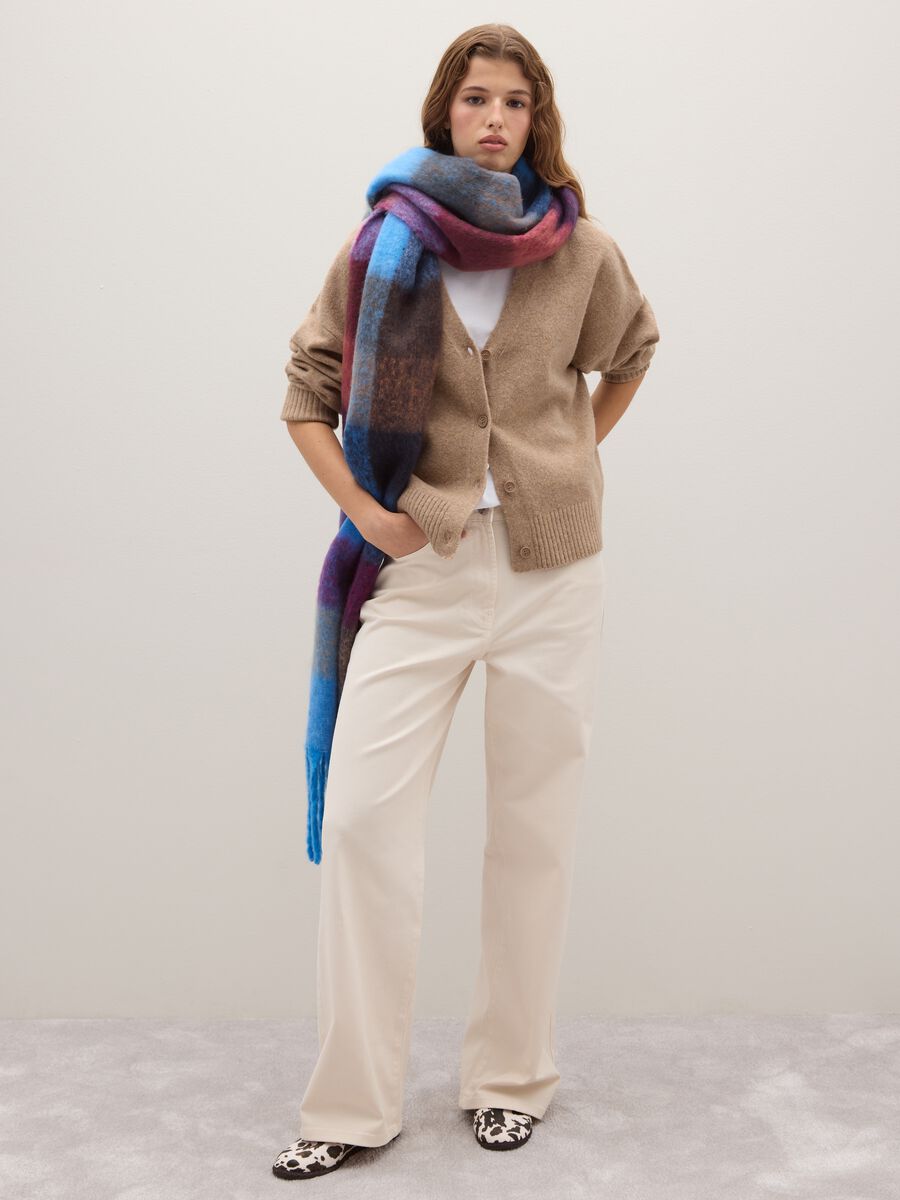 Cardigan beige vestibilità over con scollo a V e bottoni_1