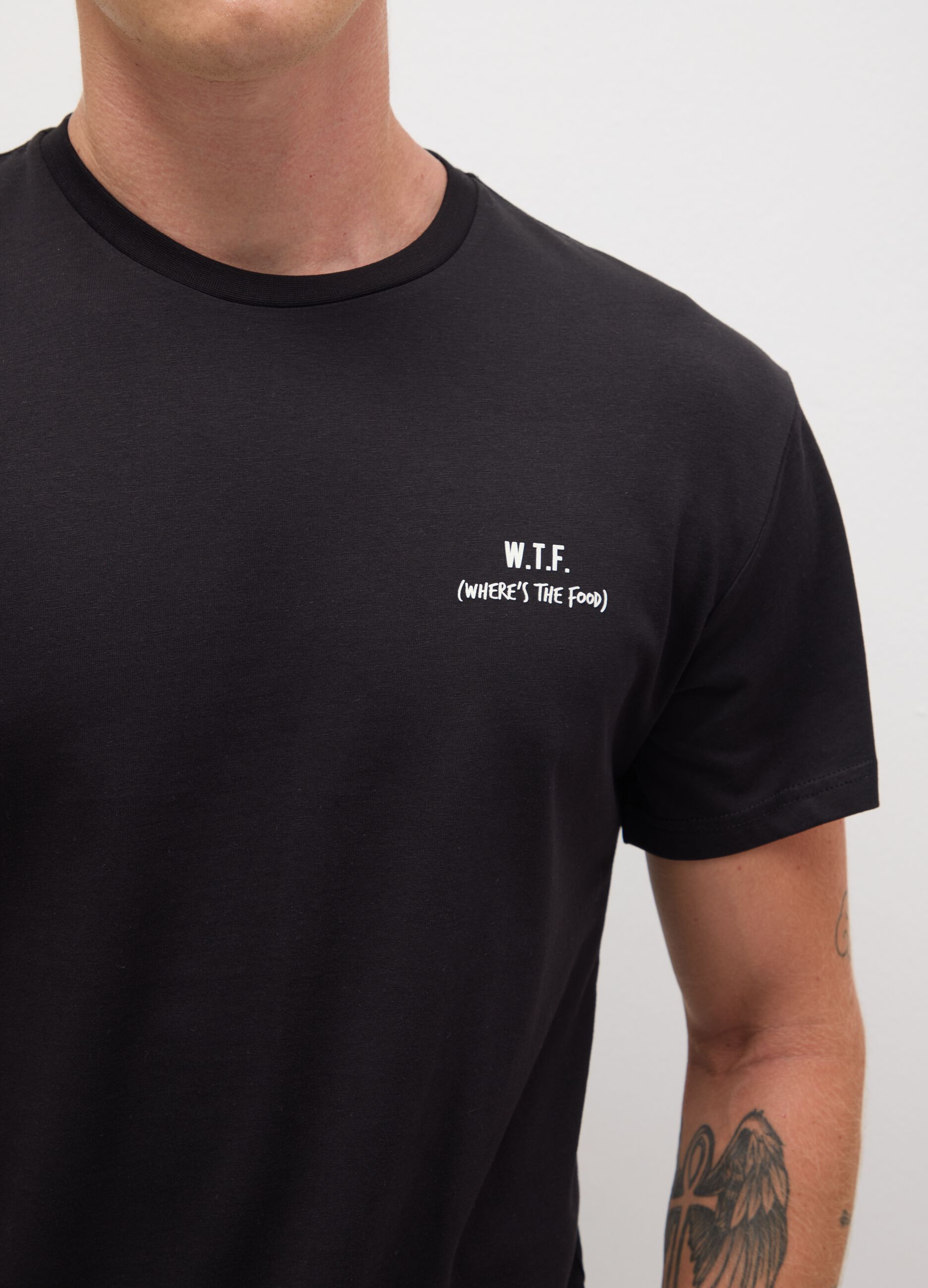 T-shirt da uomo in puro cotone nero regular fit