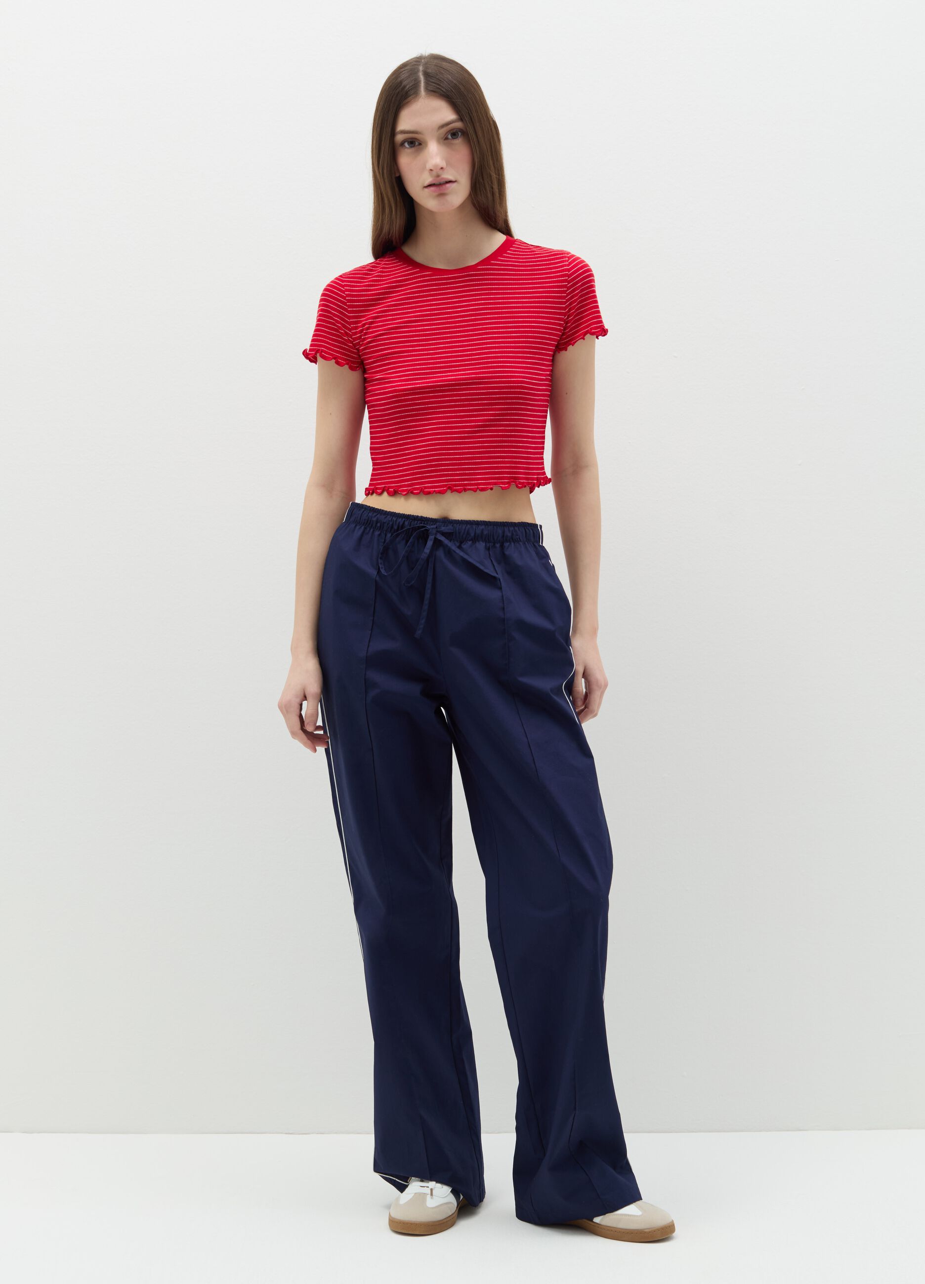 Flat-ribbed T-shirt with wavy edging