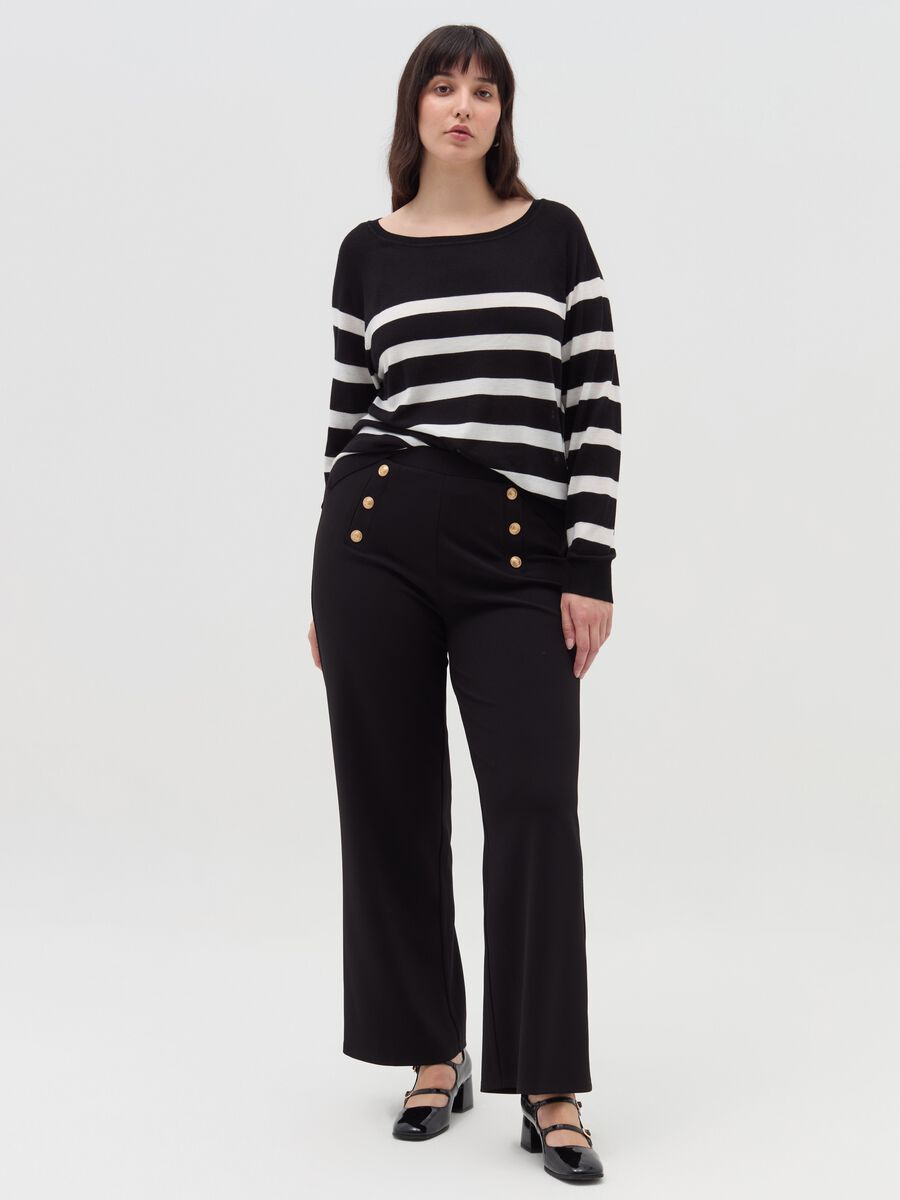 Pantalone ampio con bottoni lavorati_0