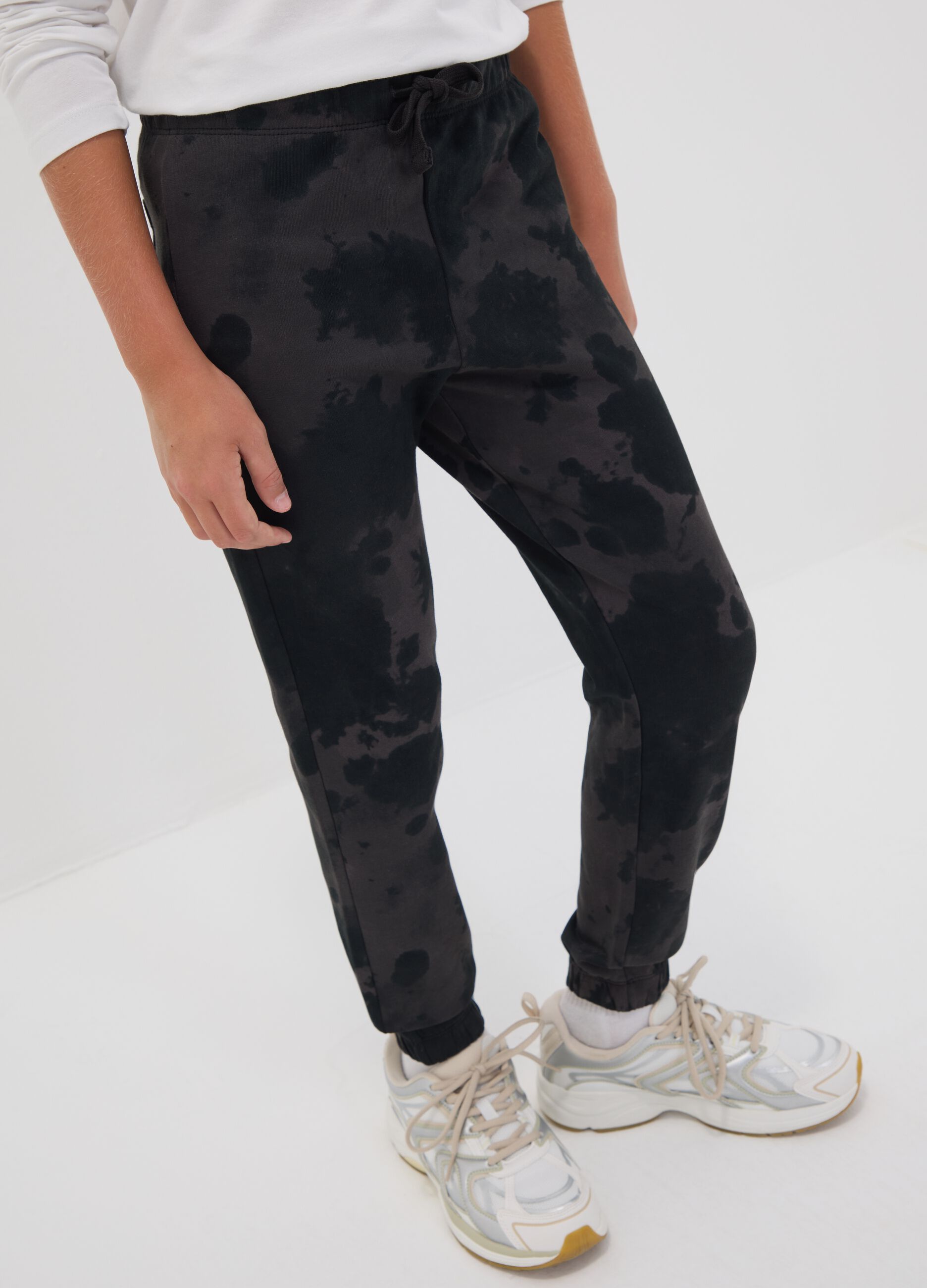Pantaloni jogger neri in puro cotone con stampa sfumata per ragazzo
