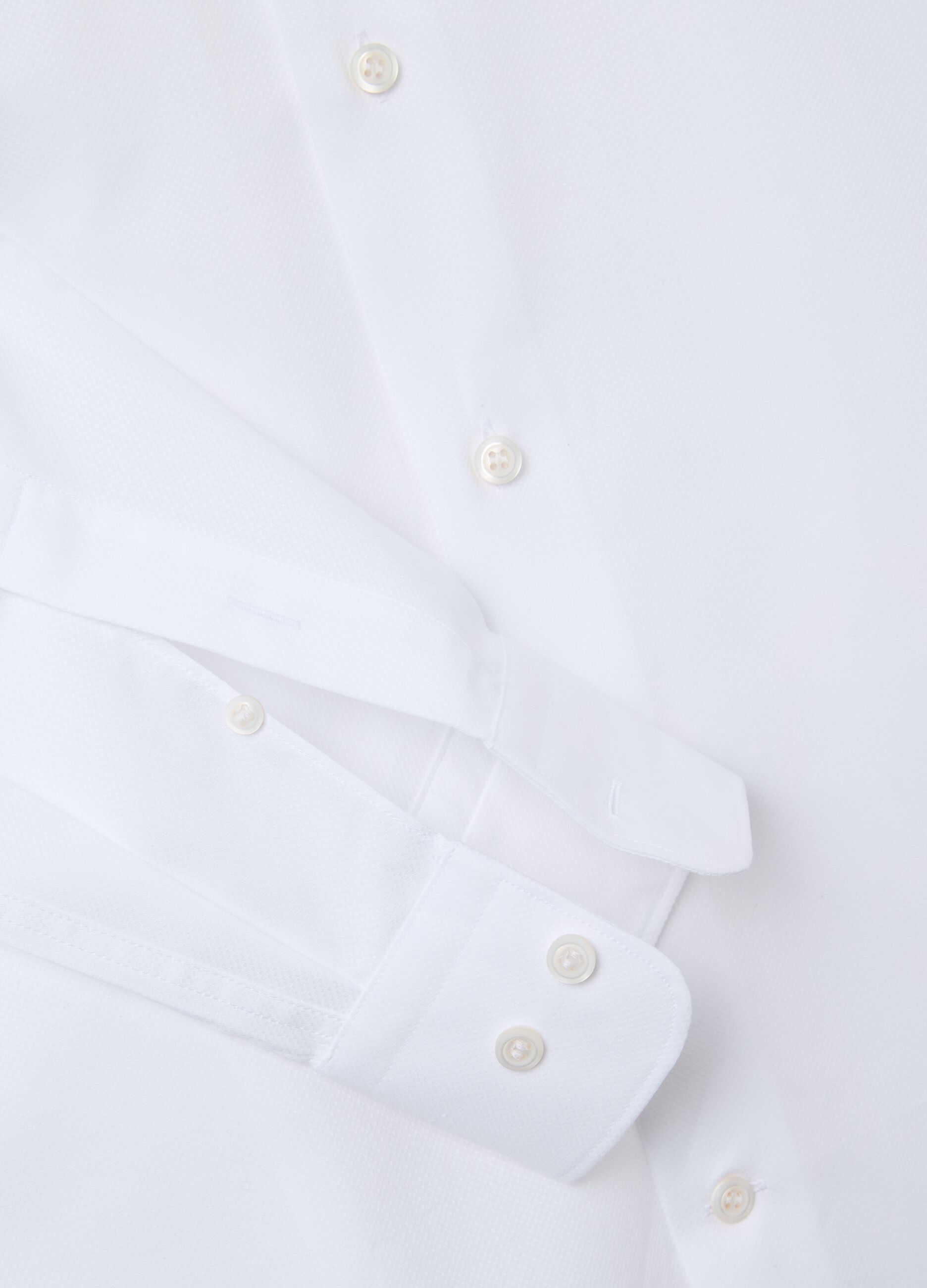 Slim-fit solid colour easy-iron shirt