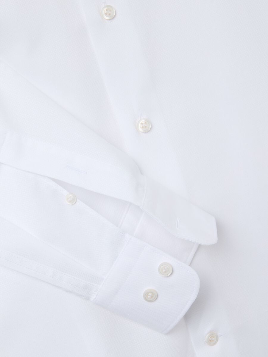Slim-fit solid colour easy-iron shirt_5