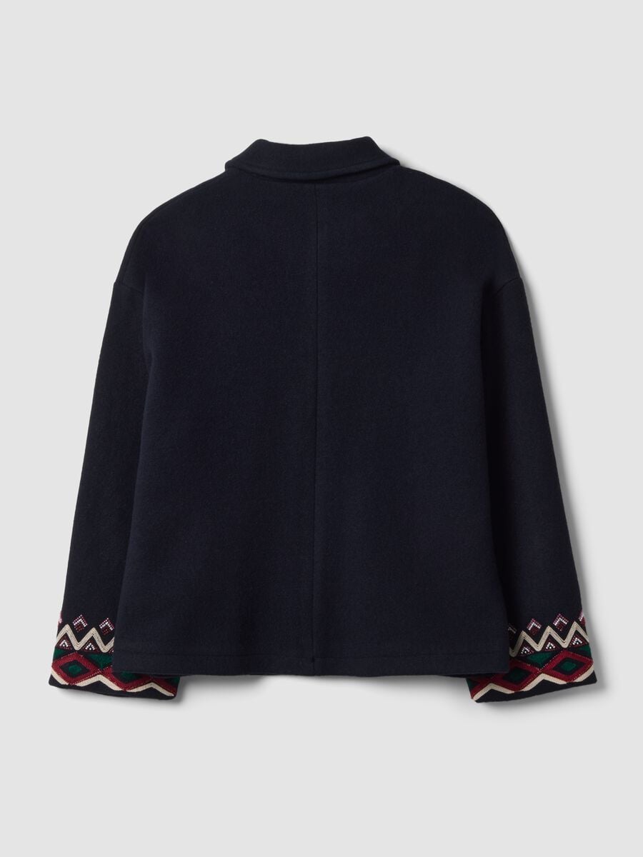 Cappotto blu in misto lana con ricami geometrici_2