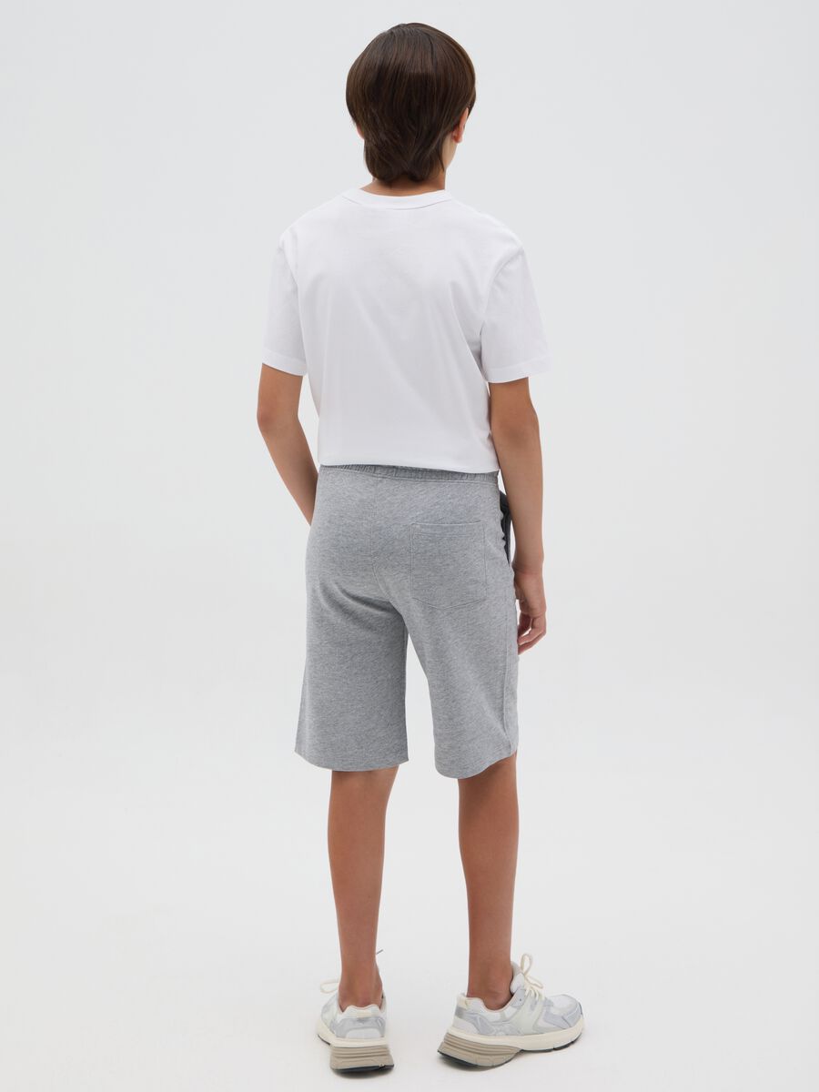 Grey fleece Bermuda shorts with pockets and drawstring_1