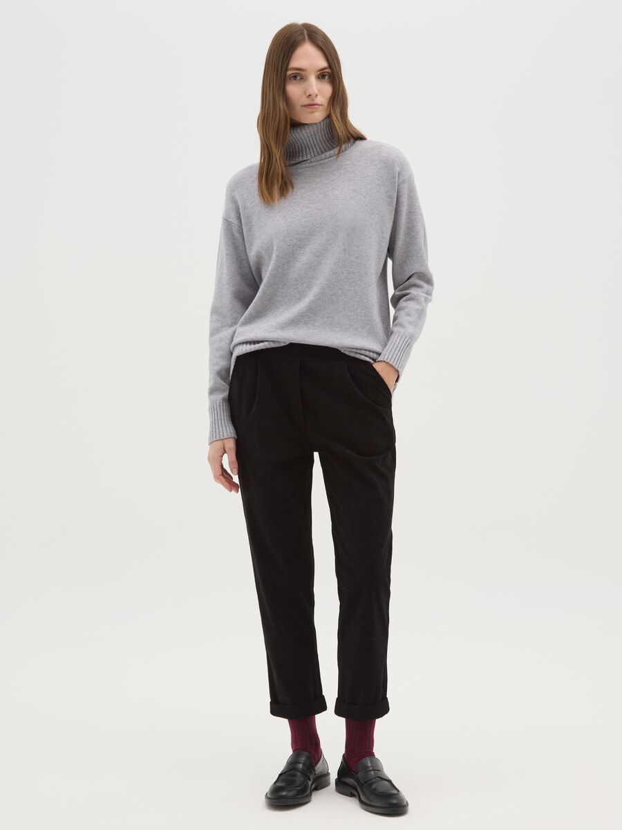 Black regular fit trousers_0