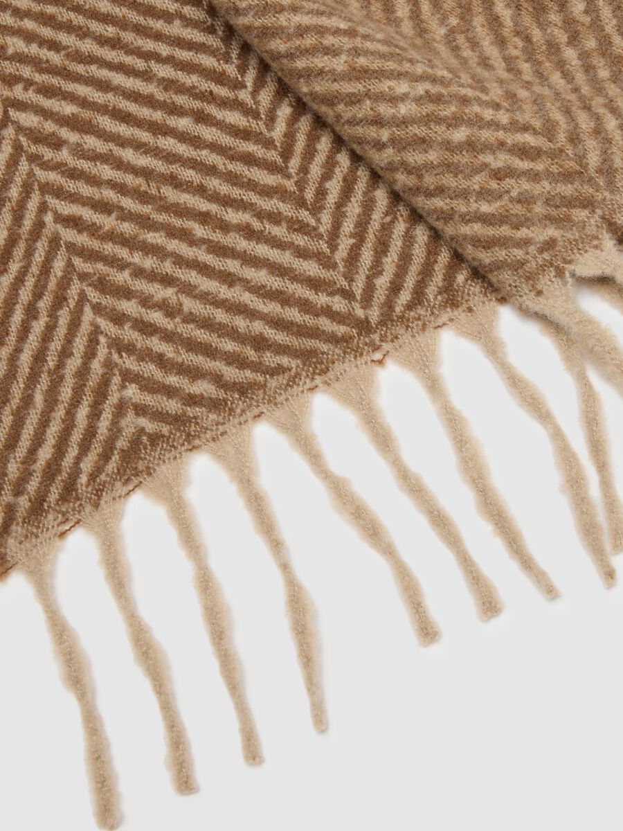 Sciarpa marrone con frange_3