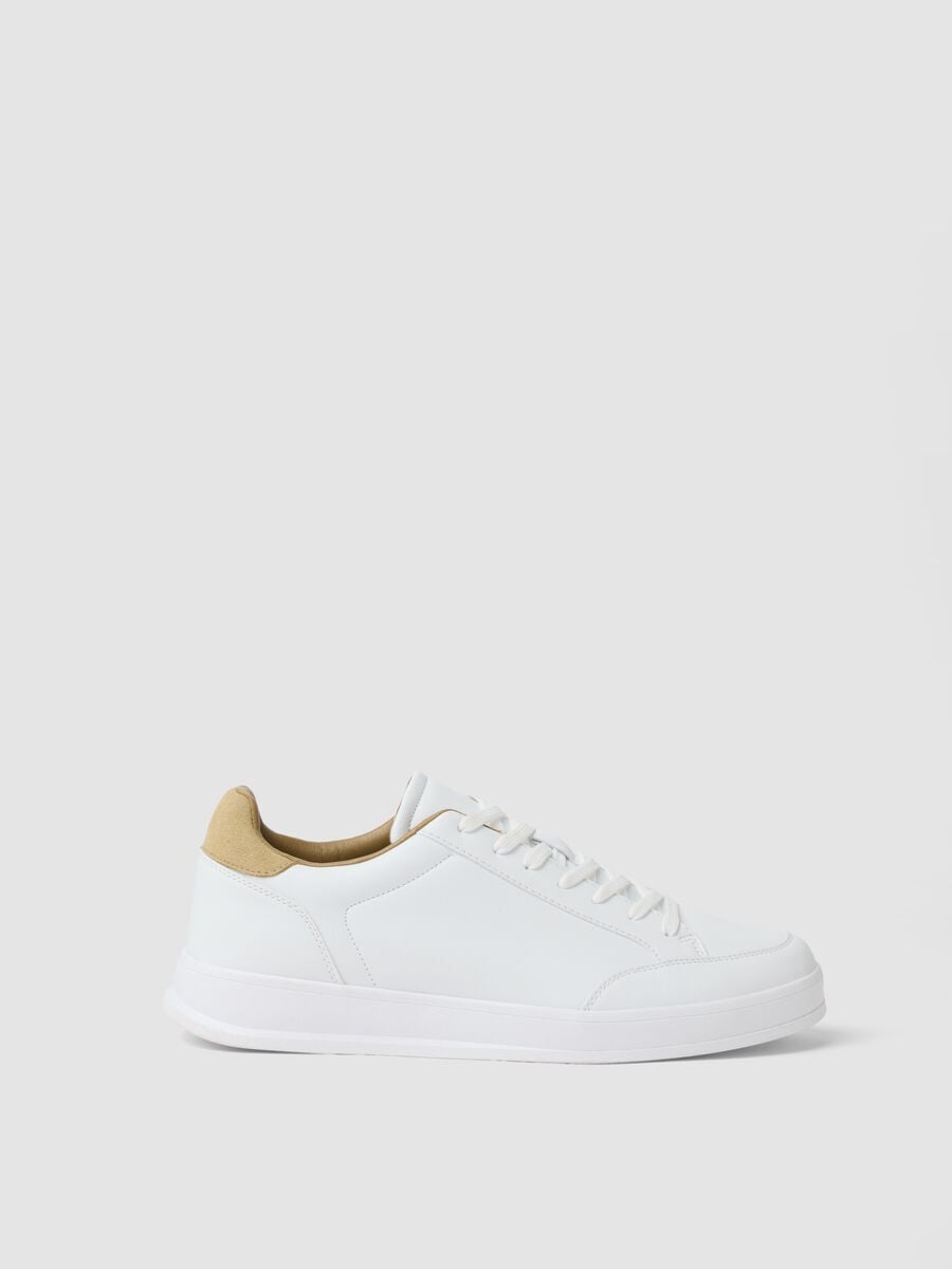 Sneakers bianche casual con dettaglio beige_0