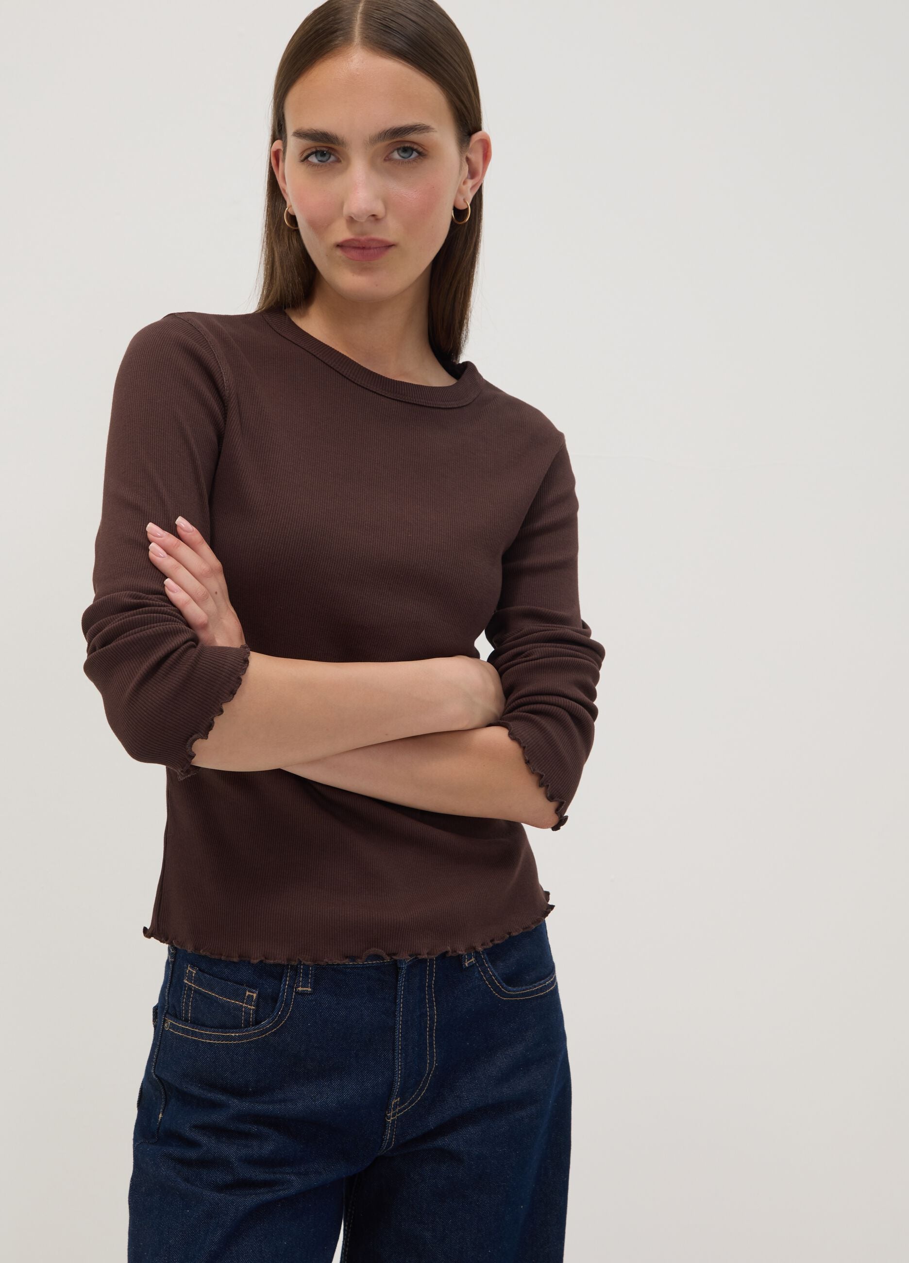 T-shirt marrone in puro cotone a maniche lunghe girocollo regular fit