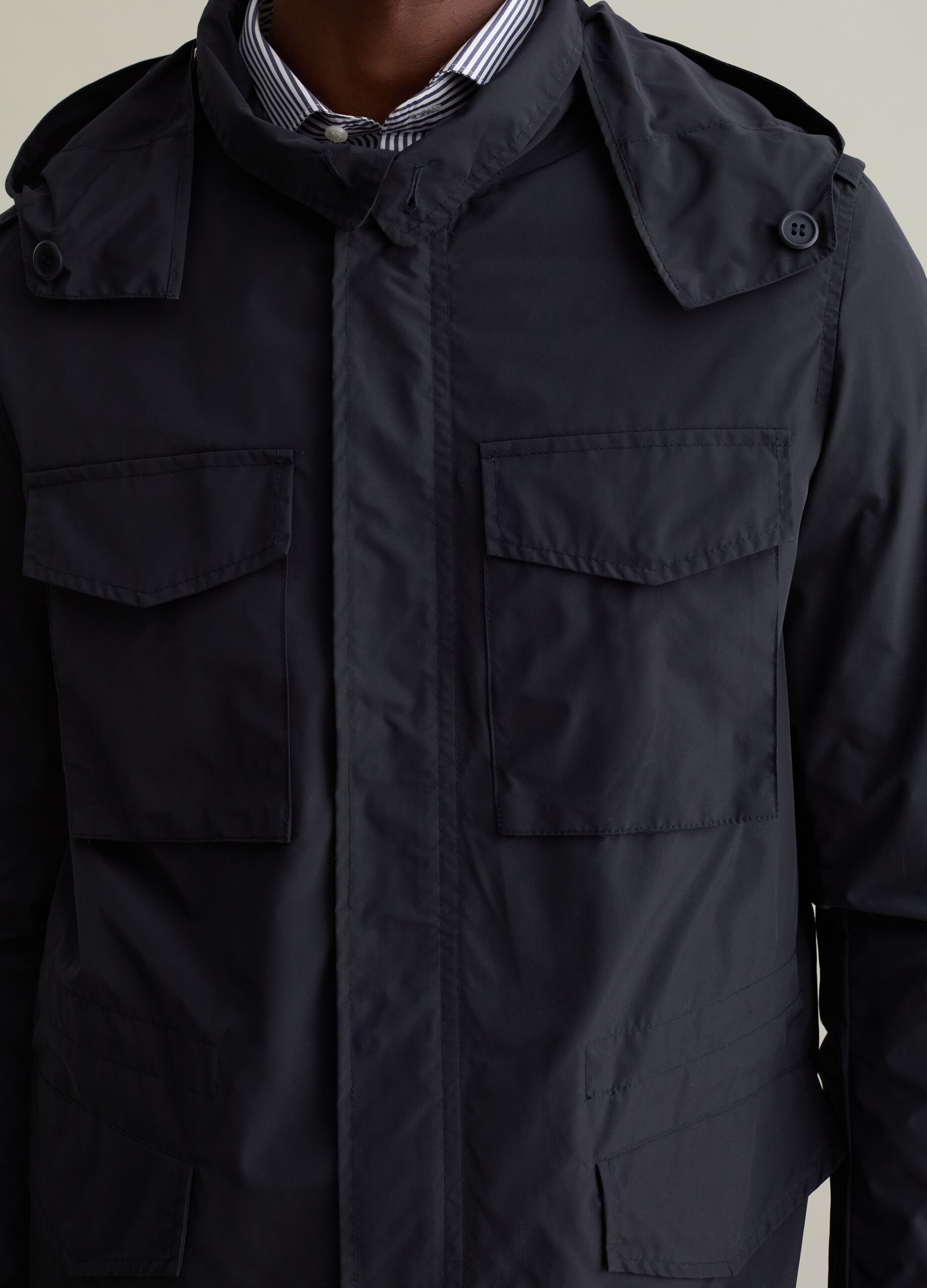 Short jacket with hood and pockets
