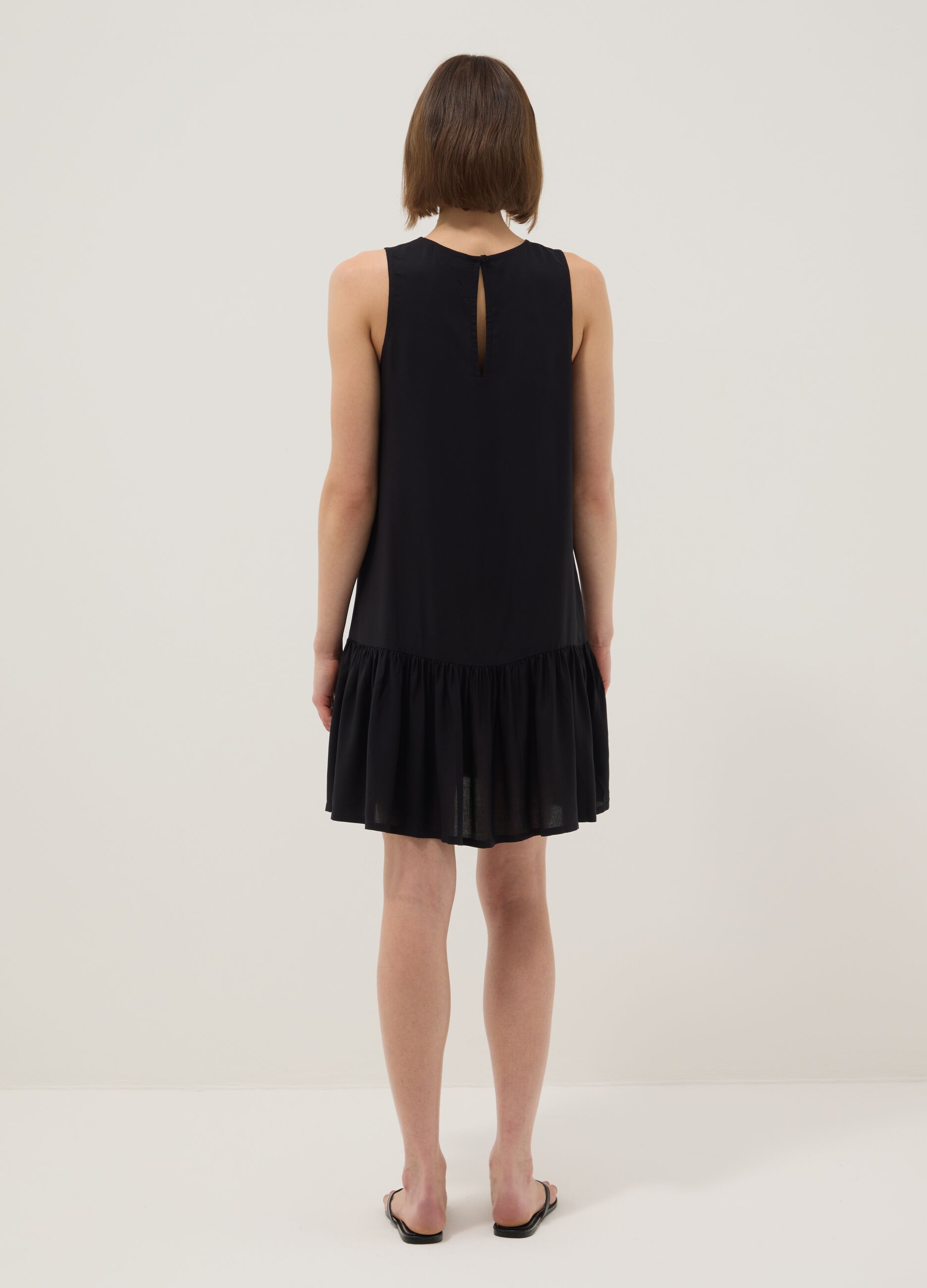 Sleeveless pure viscose black dress, regular fit