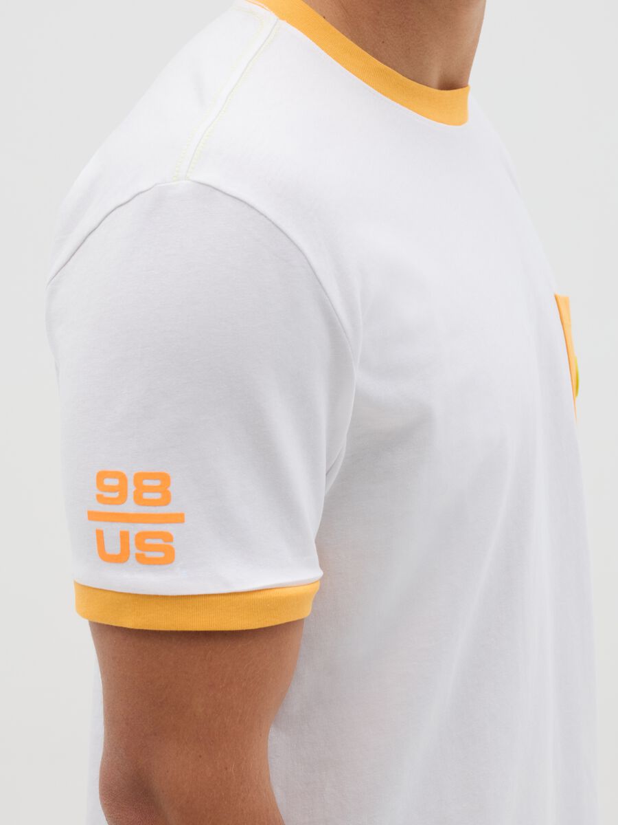 White T-shirt with pocket and contrasting details_2