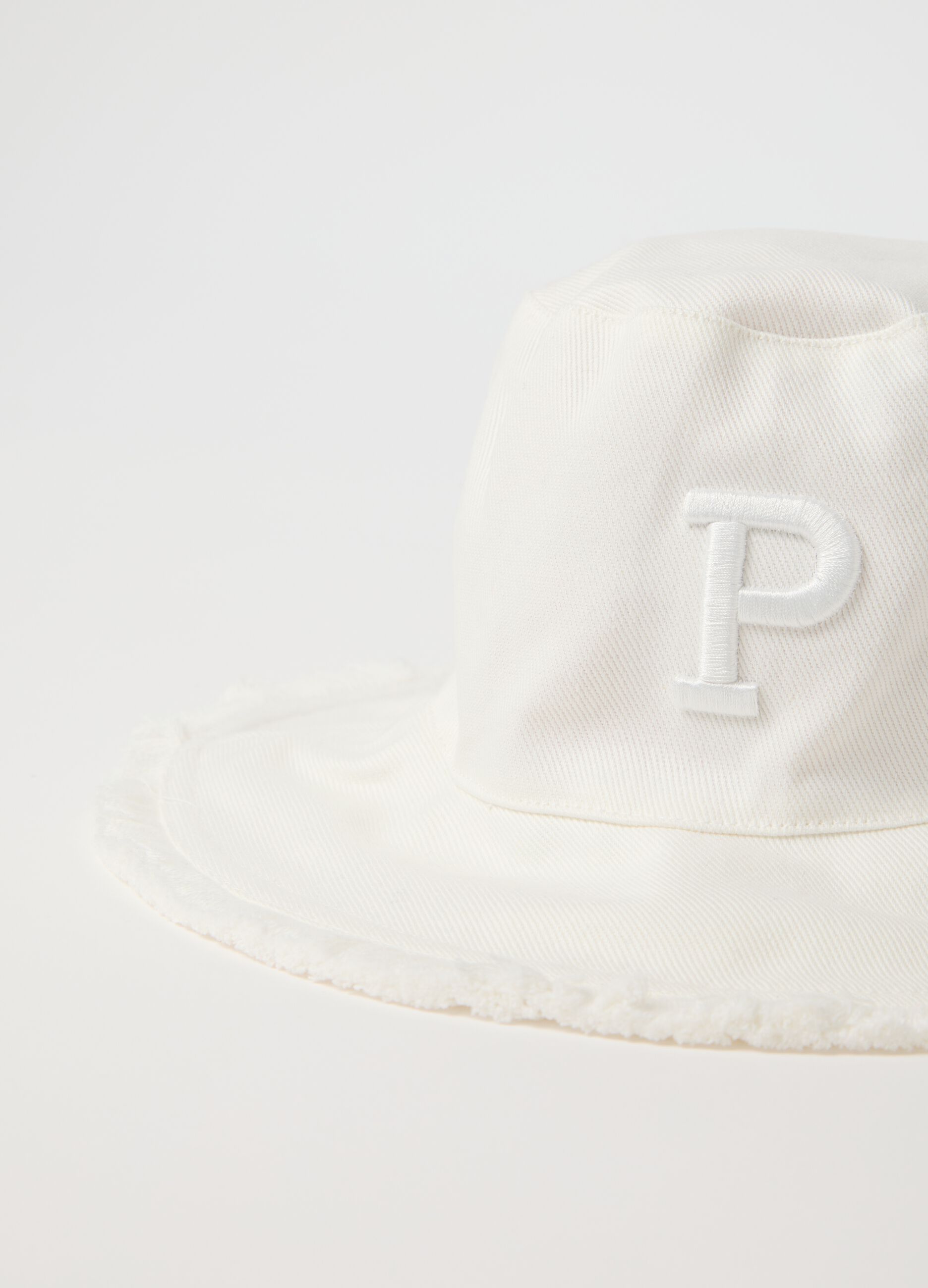 Fishing hat with logo embroidery