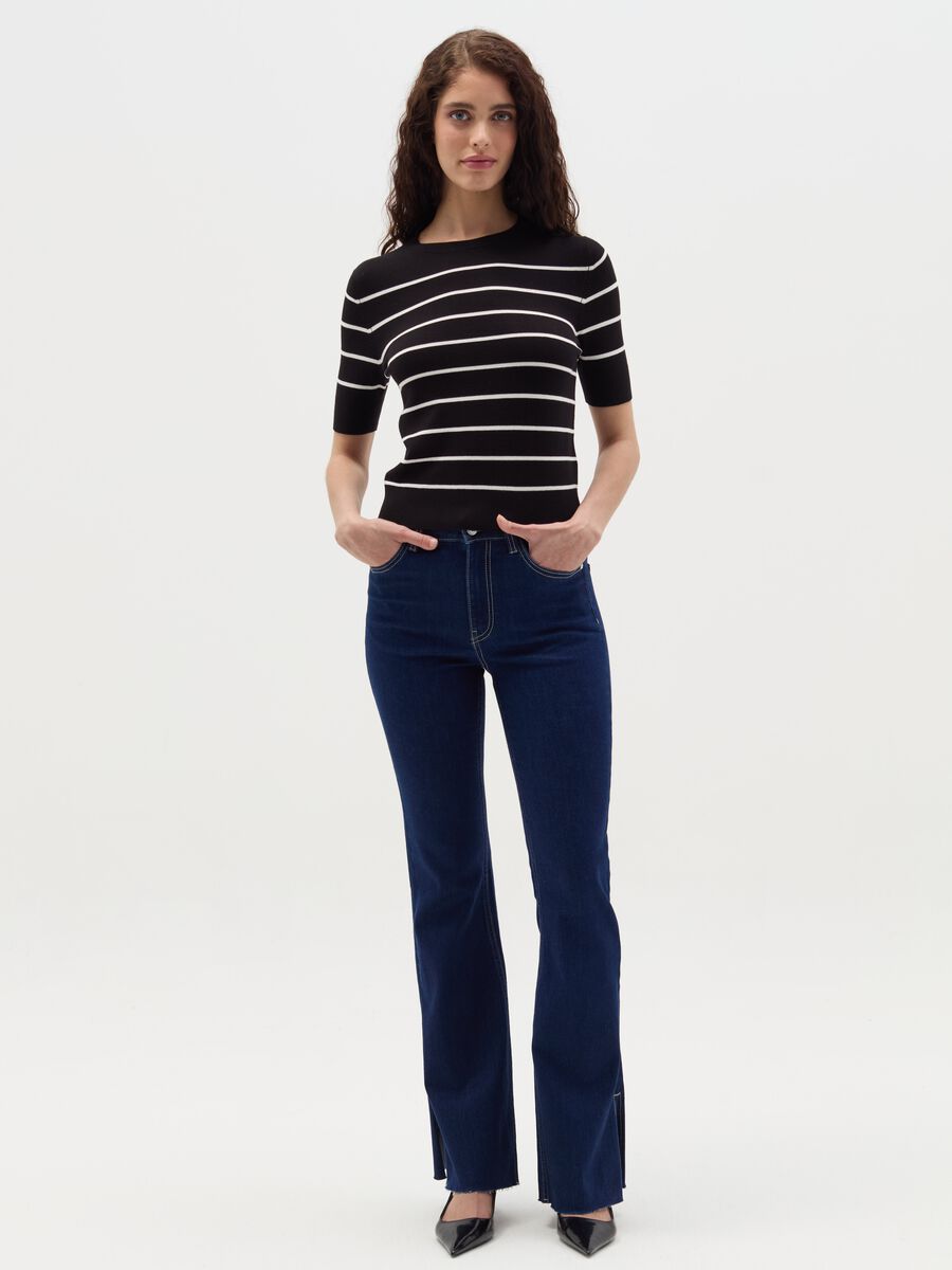 Short-sleeved top with striped design_1